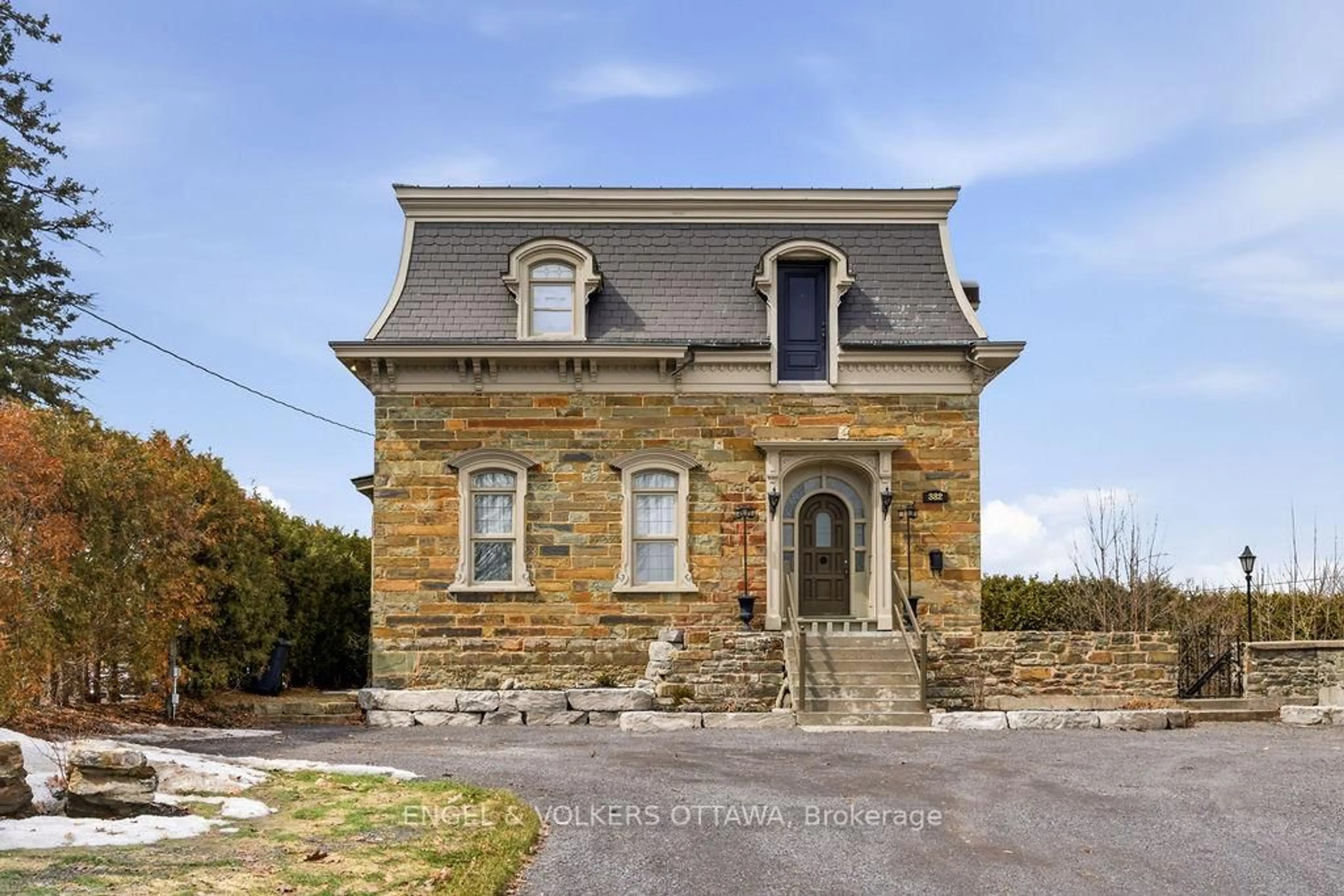 Home with brick exterior material, building for 382 Mcgill St, Hawkesbury Ontario K6A 1R2