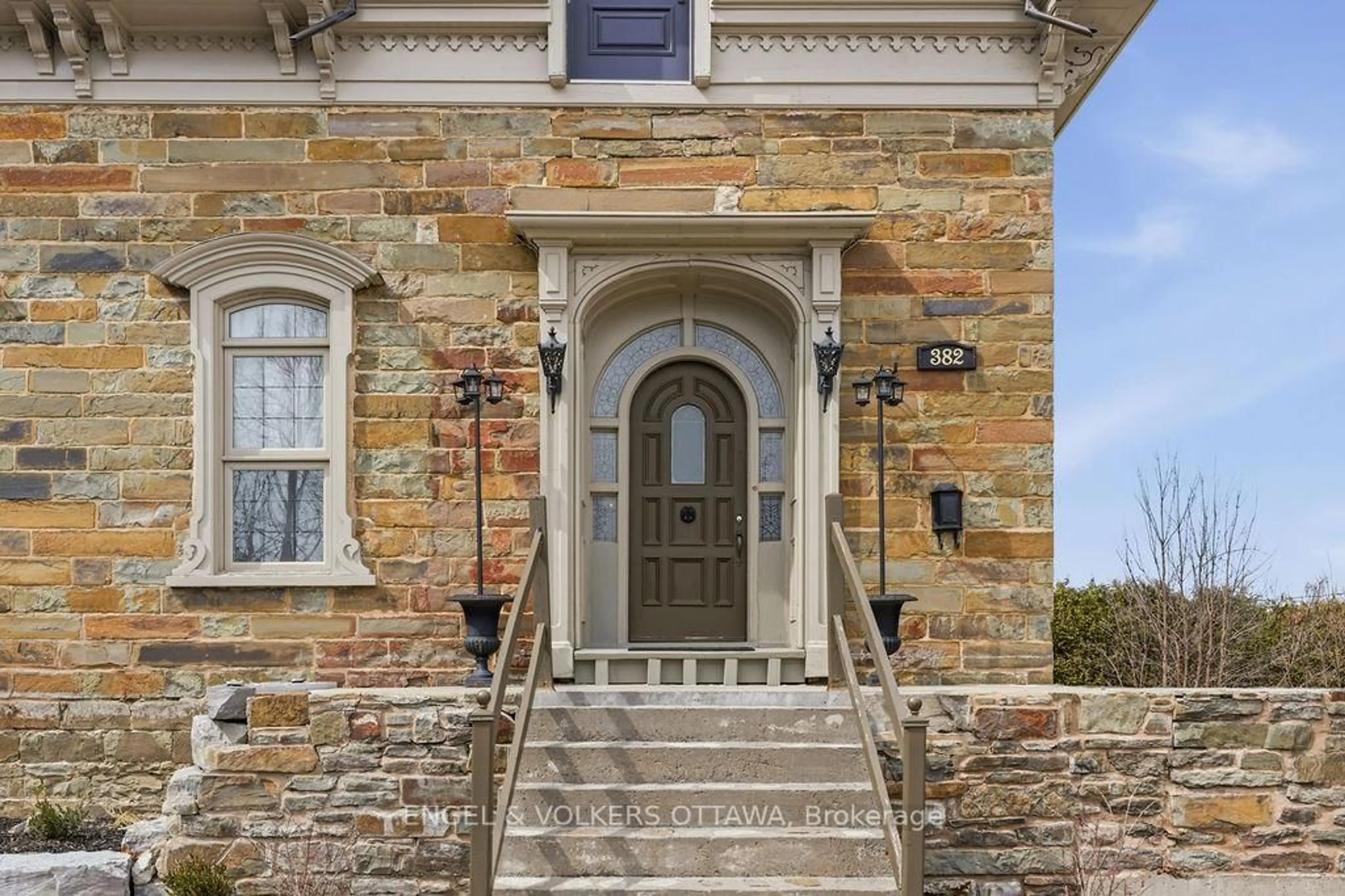 Unknown for 382 Mcgill St, Hawkesbury Ontario K6A 1R2