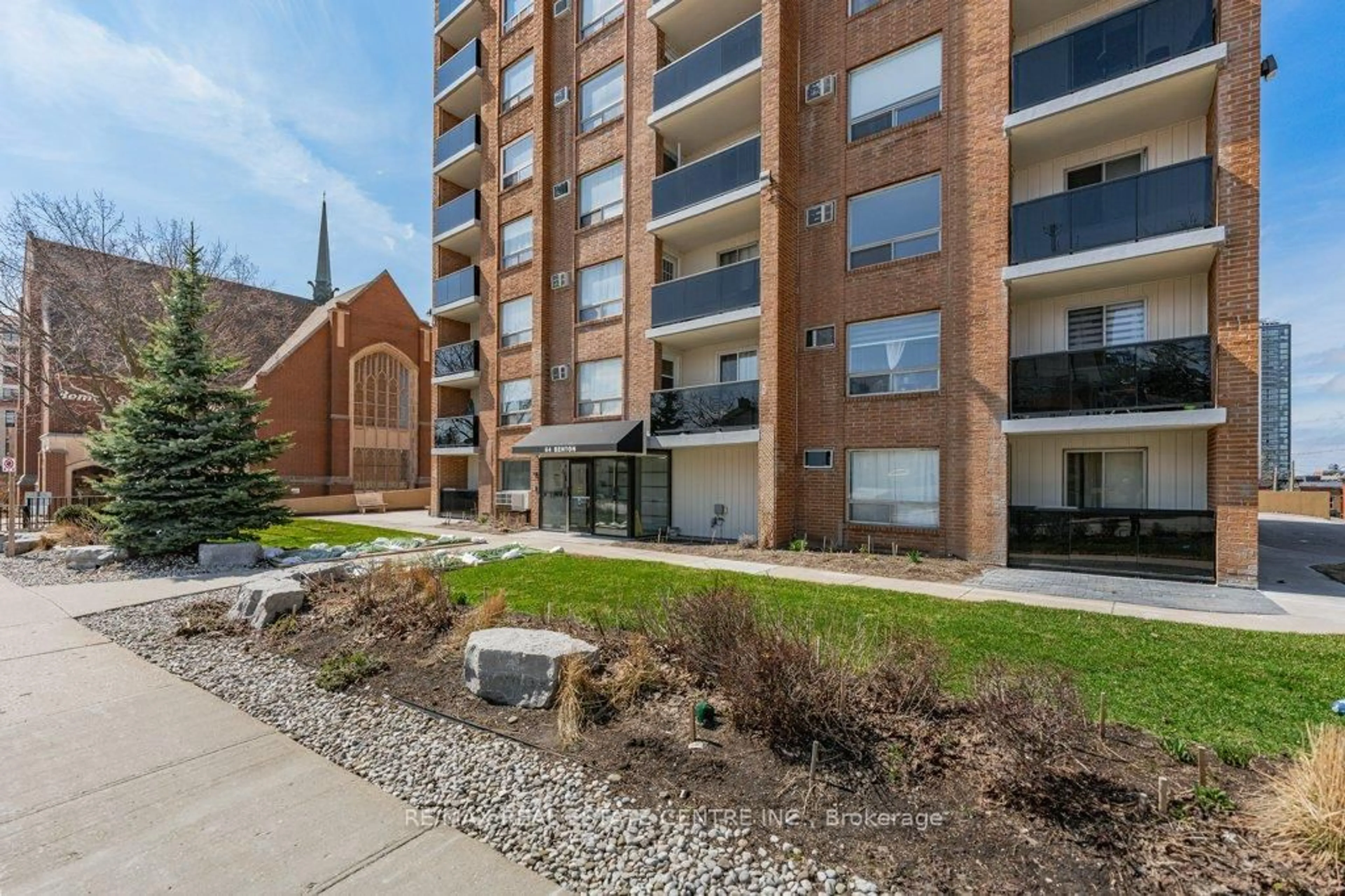 Patio, building for 64 Benton St #506, Kitchener Ontario N2G 4L9