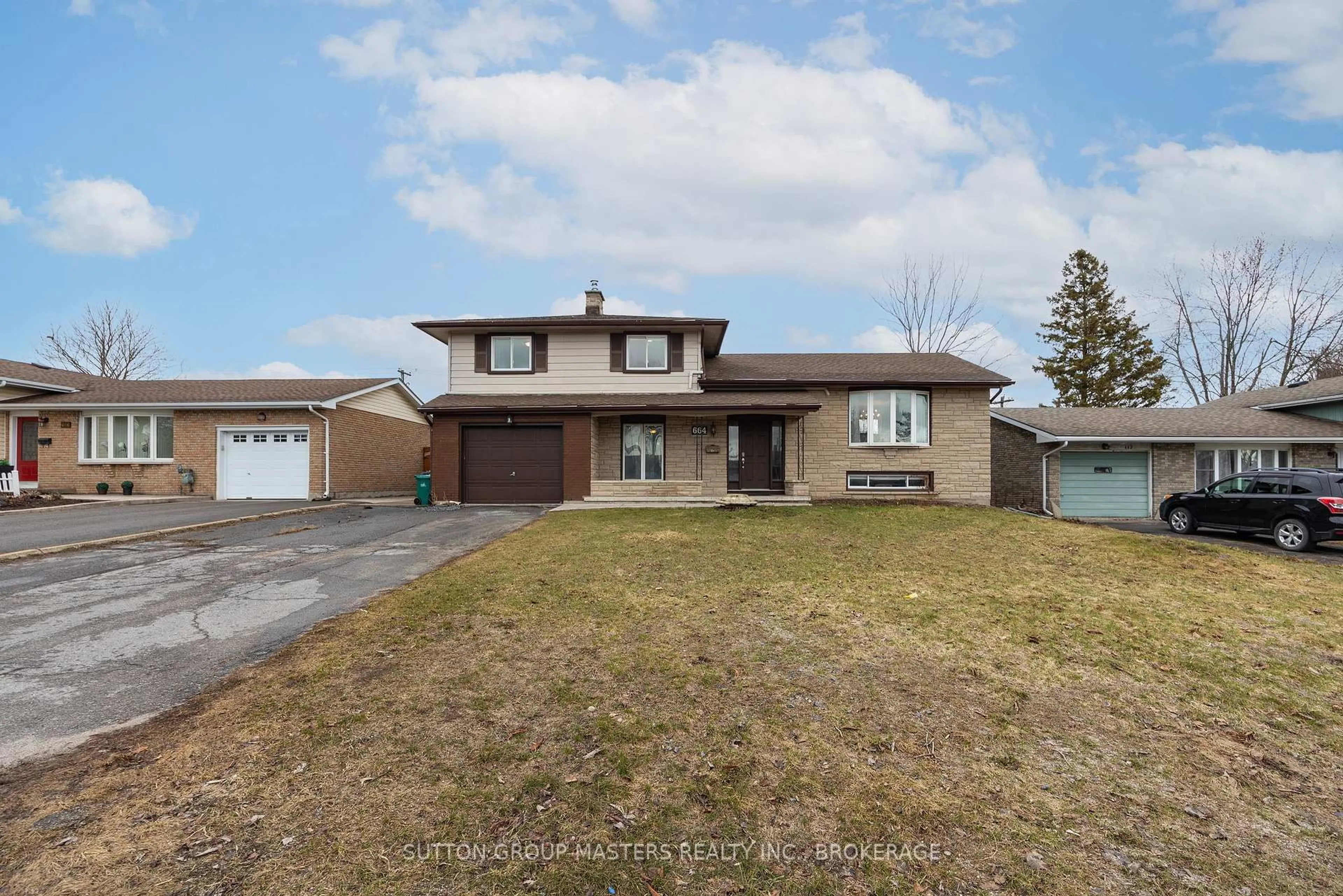 A pic from outside/outdoor area/front of a property/back of a property/a pic from drone, street for 664 Fleet St, Kingston Ontario K7M 5A5