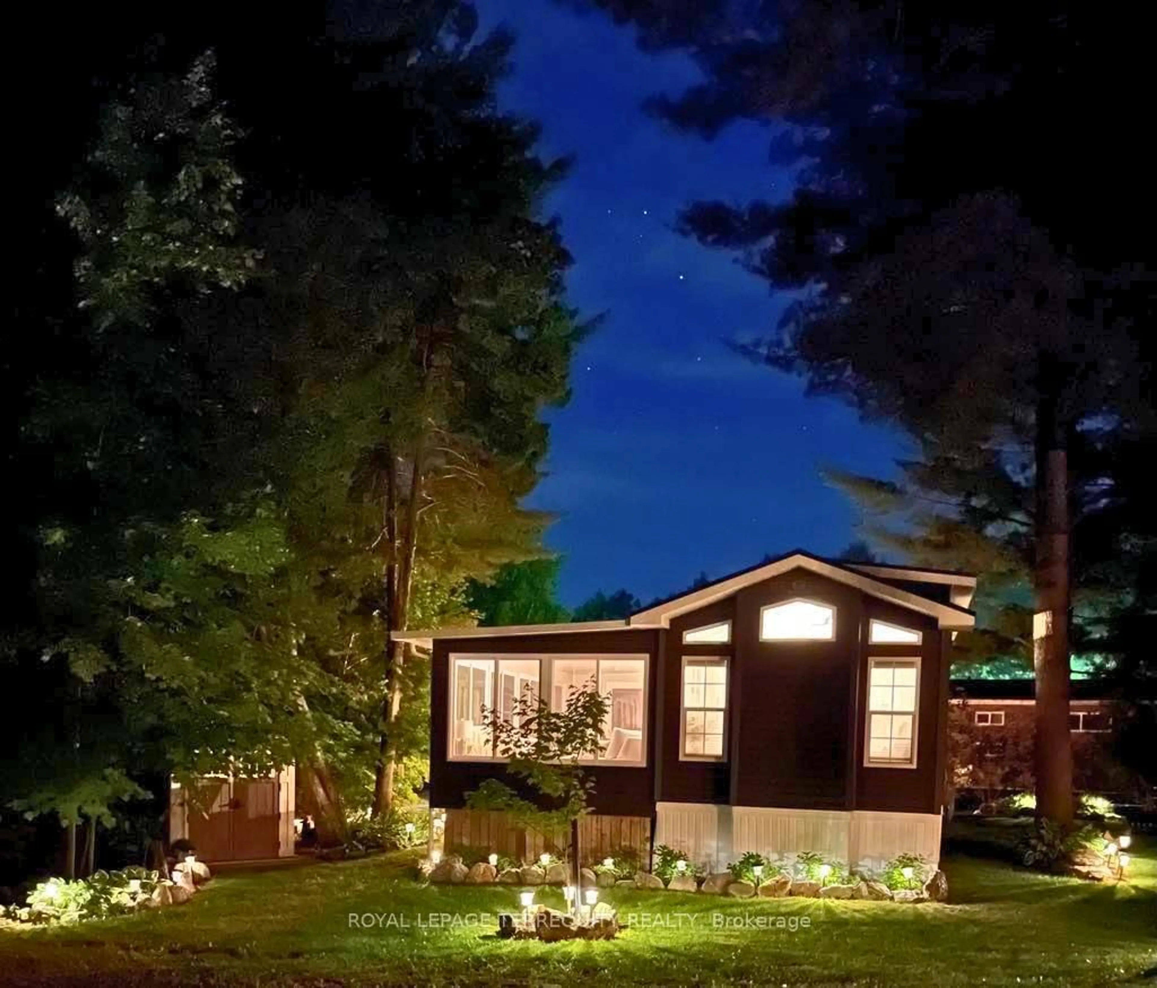 Home with vinyl exterior material, unknown for 18 Rockhaven, Selwyn Ontario K0L 2H0