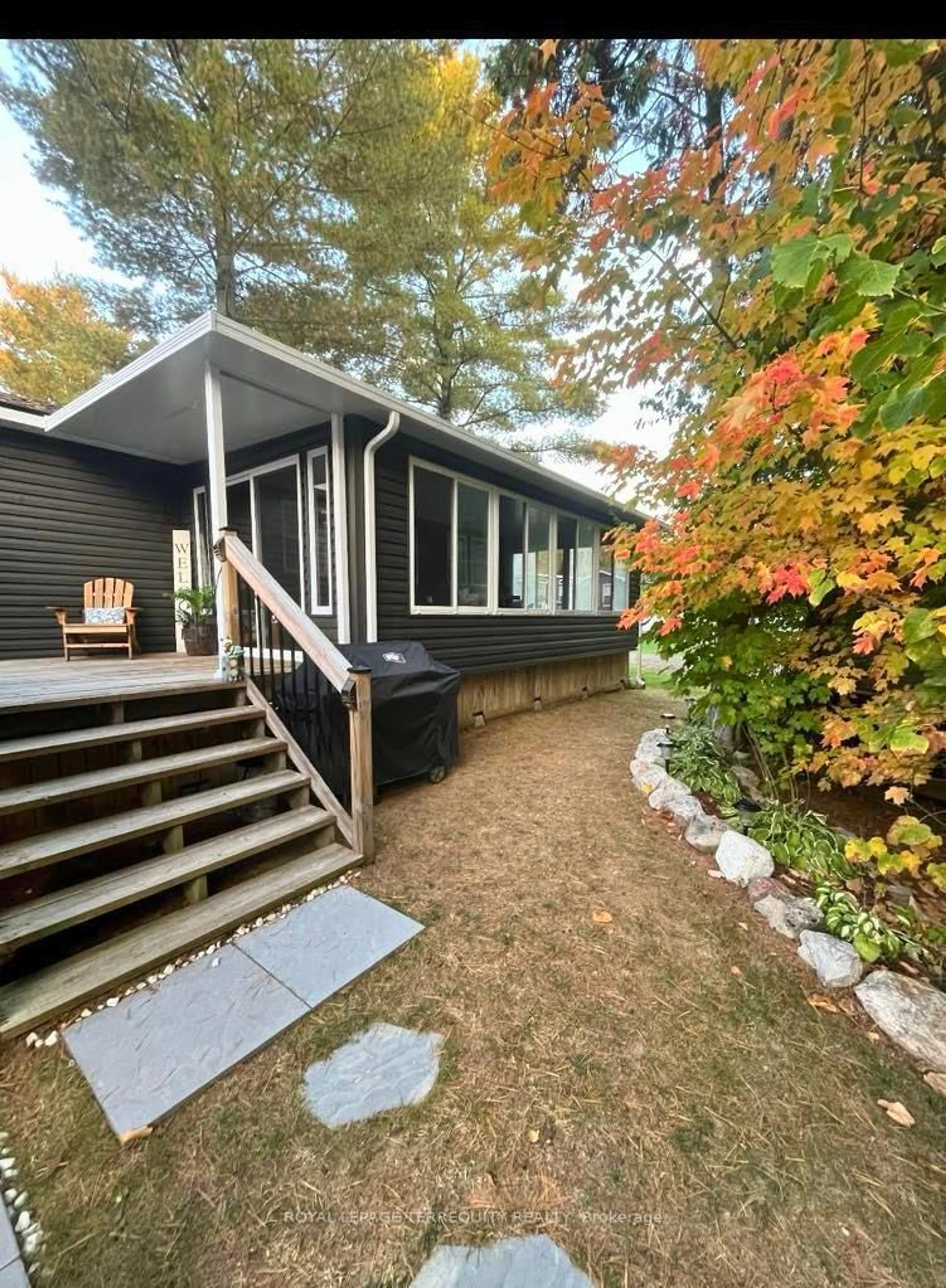 Home with vinyl exterior material, unknown for 18 Rockhaven, Selwyn Ontario K0L 2H0