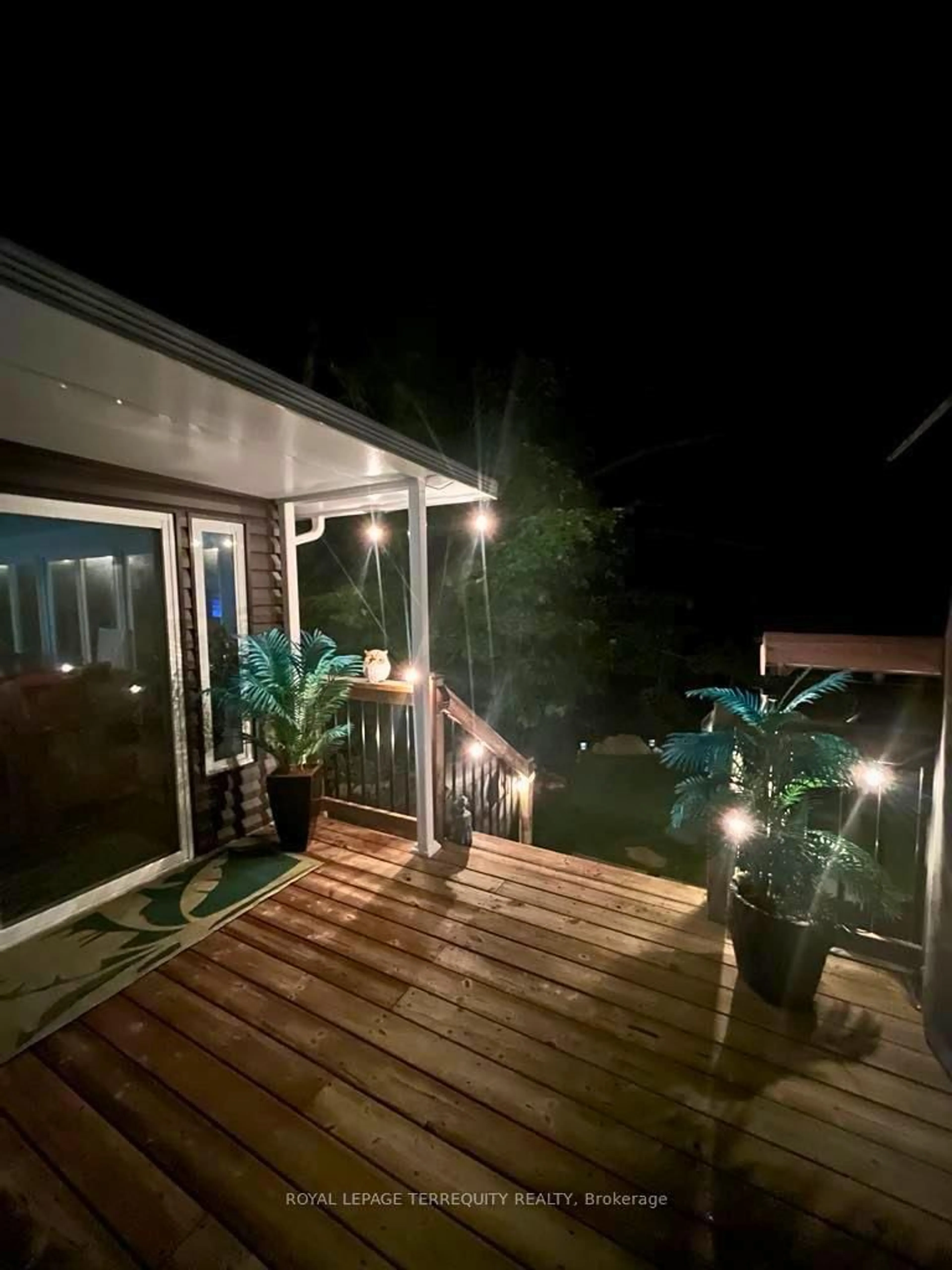 A pic from outside/outdoor area/front of a property/back of a property/a pic from drone, unknown for 18 Rockhaven, Selwyn Ontario K0L 2H0
