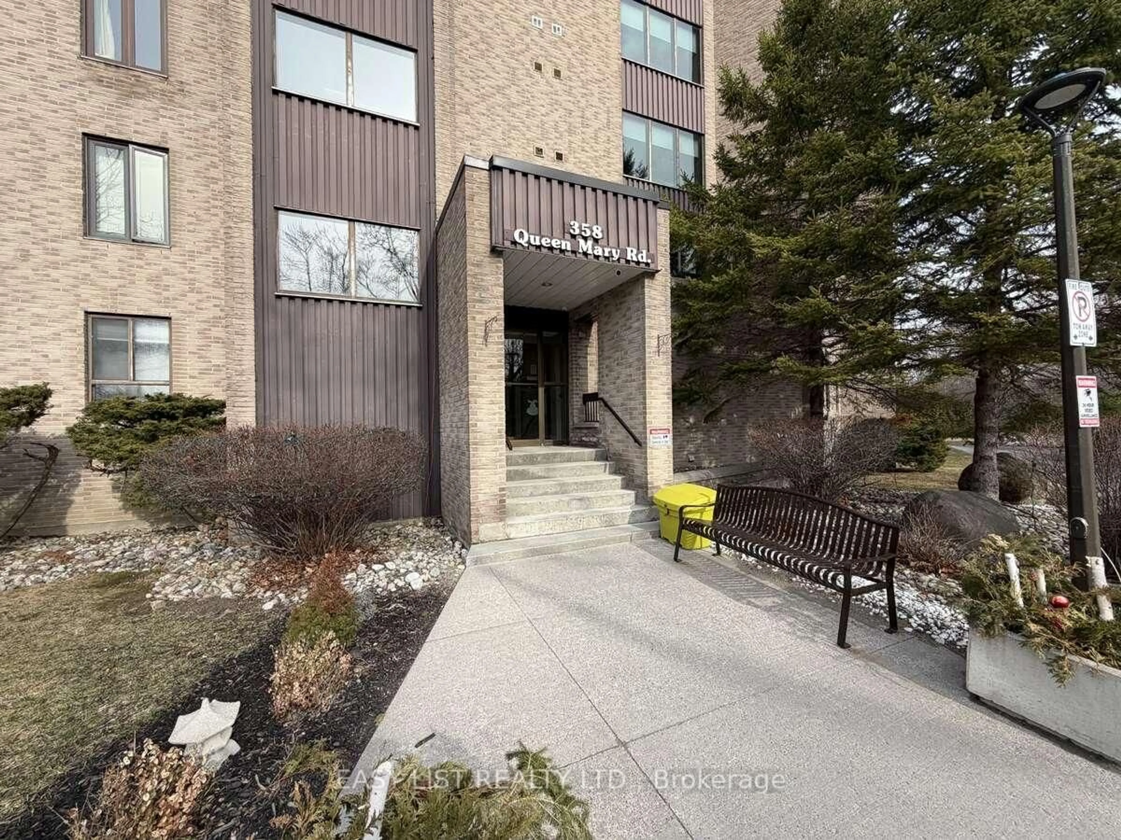 Indoor foyer for 358 Queen Mary Rd #609, Kingston Ontario K7M 7E8