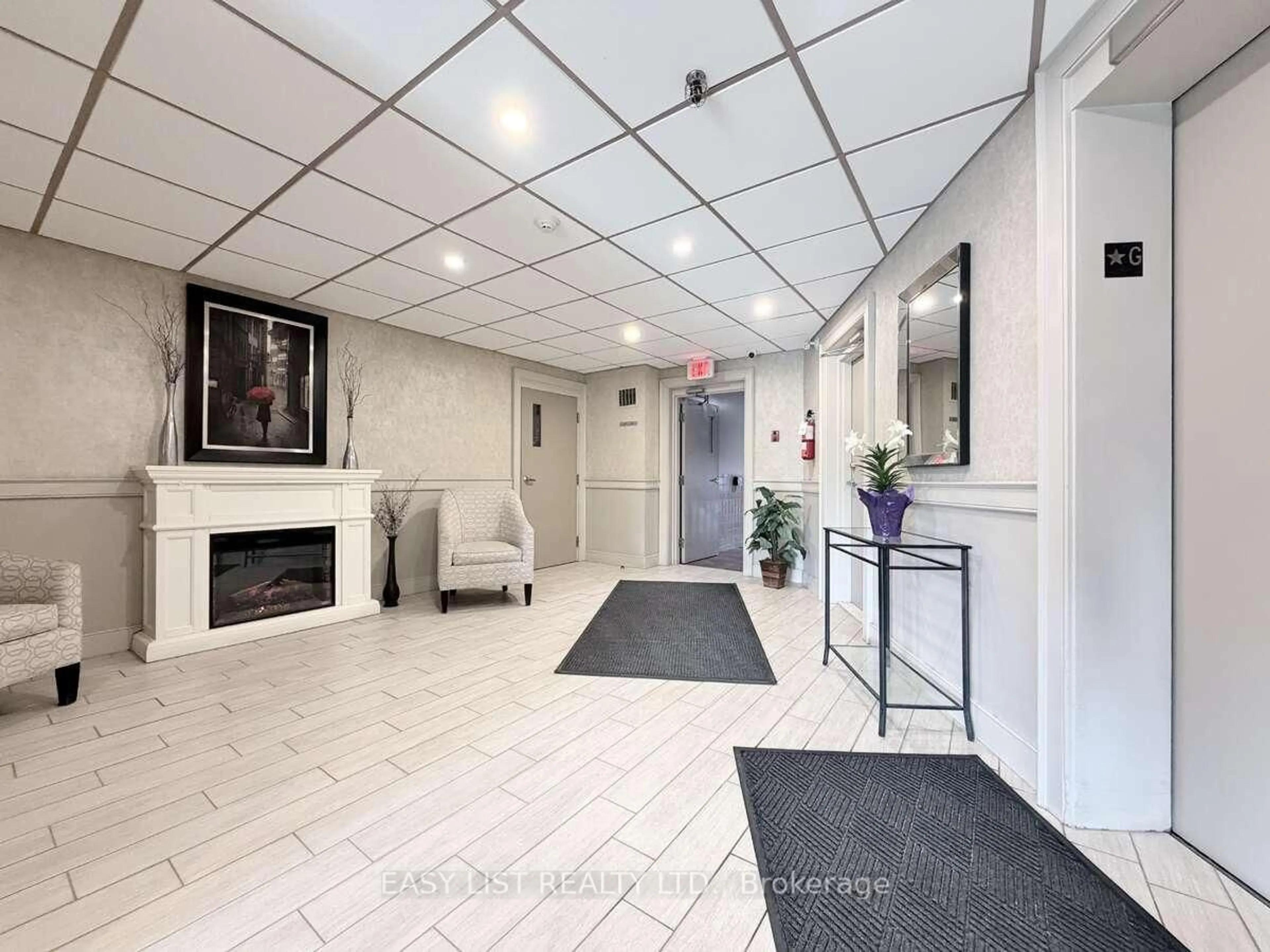 Indoor foyer for 358 Queen Mary Rd #609, Kingston Ontario K7M 7E8