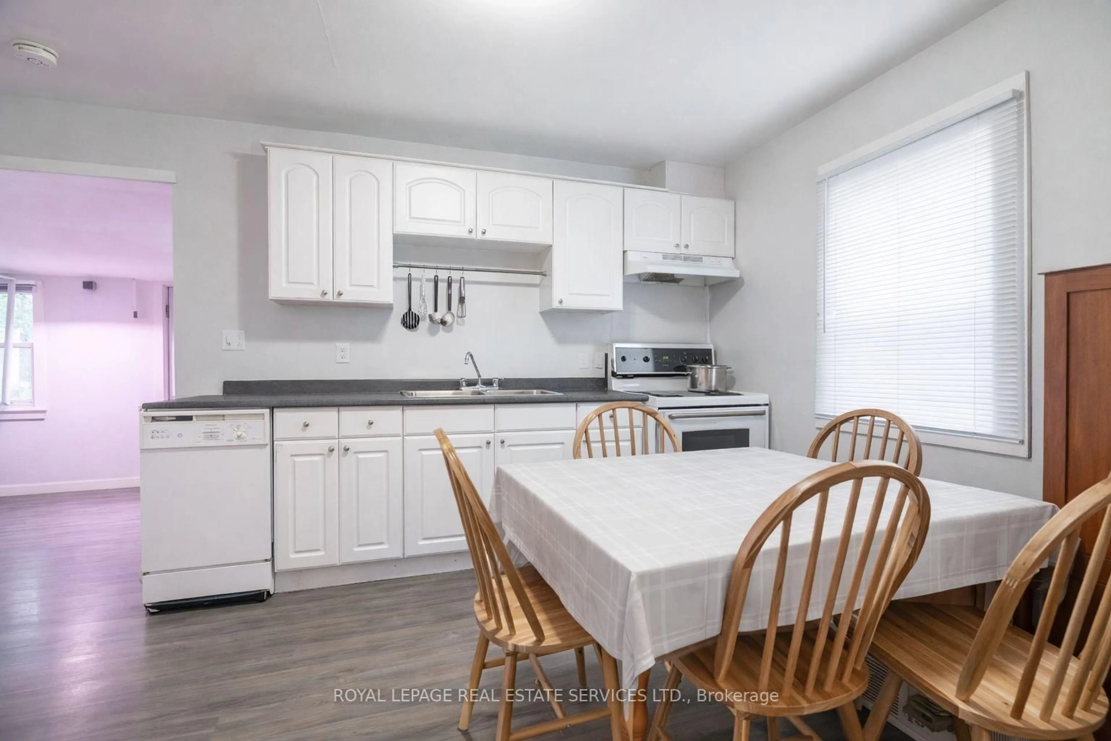 Standard kitchen, unknown for 108 Queenston St, St. Catharines Ontario L2R 2Z3