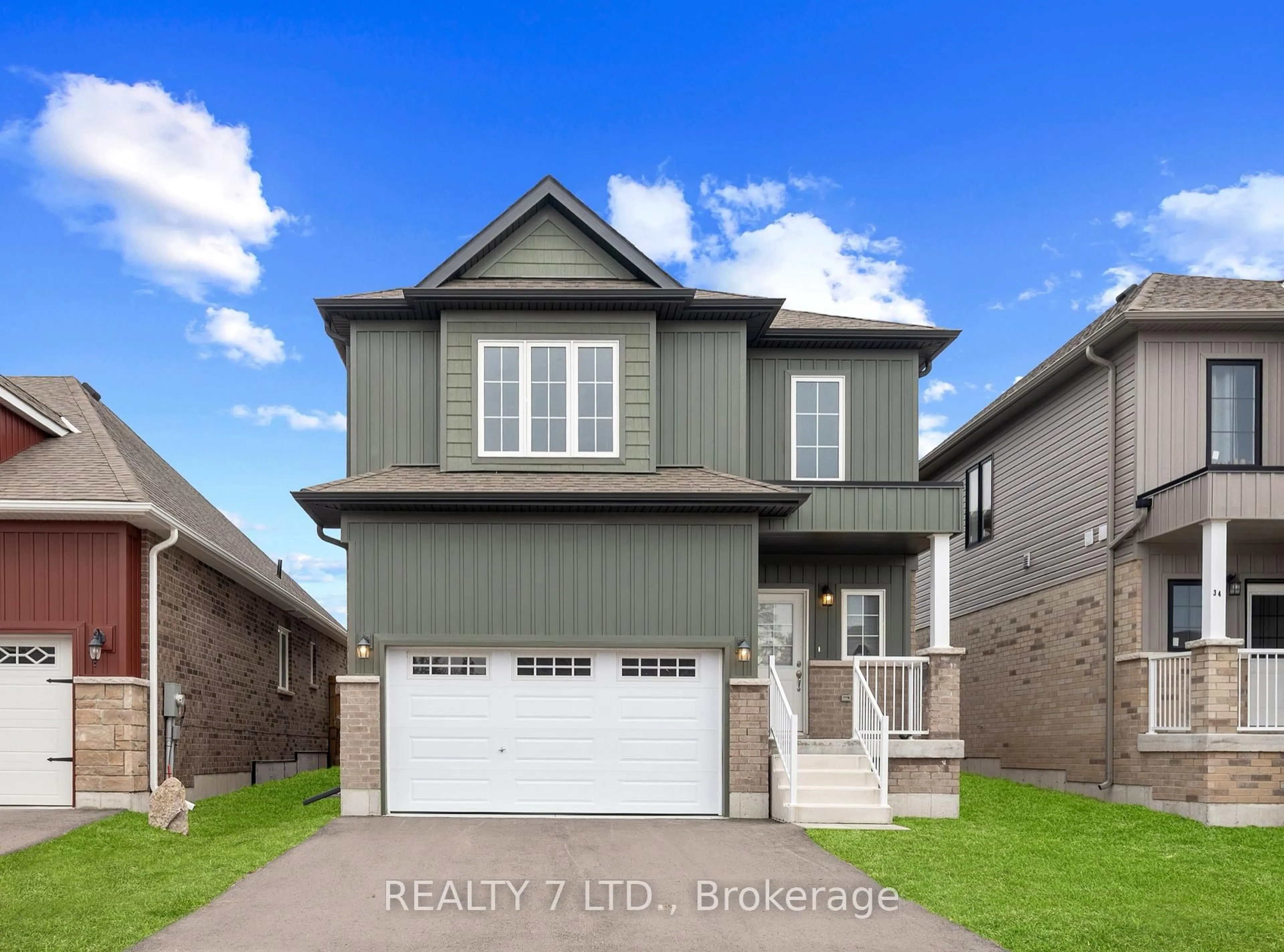 Home with vinyl exterior material, street for 32 Hillcroft Way, Kawartha Lakes Ontario K0M 1A0