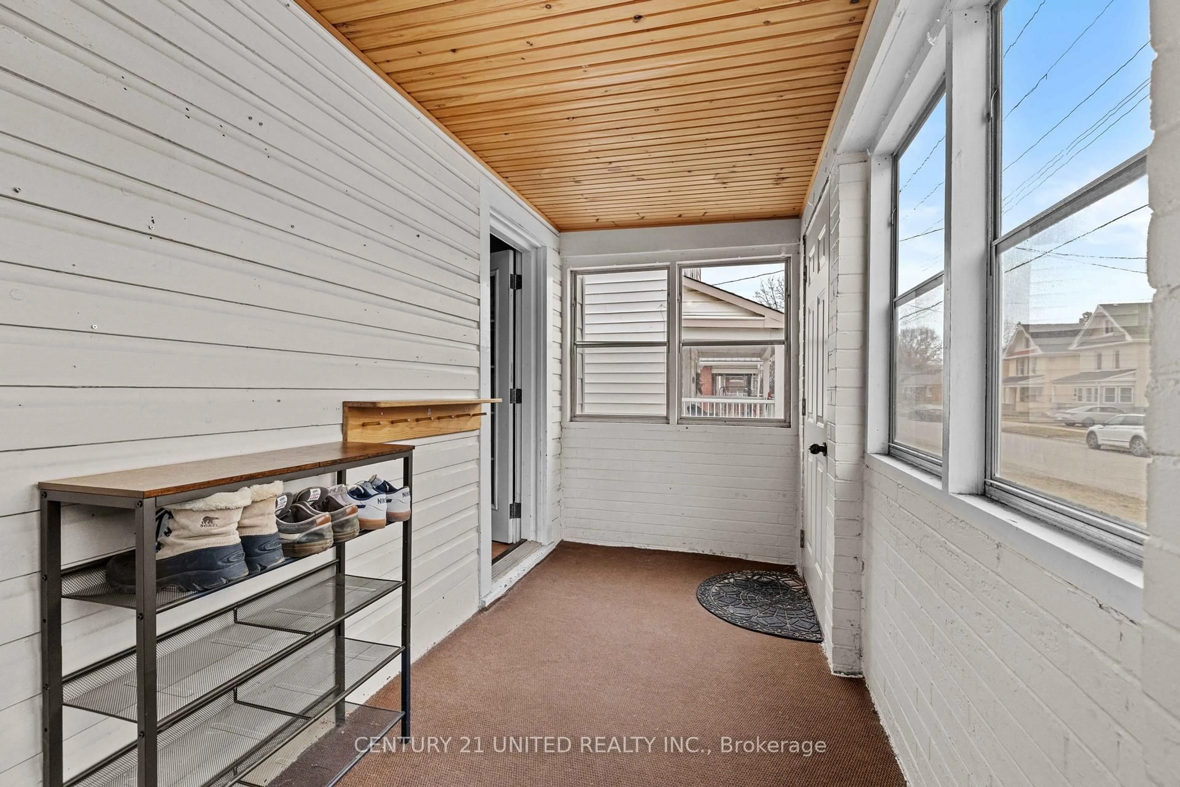 Unknown for 296 Mcgill St, Peterborough Ontario K9J 1W5