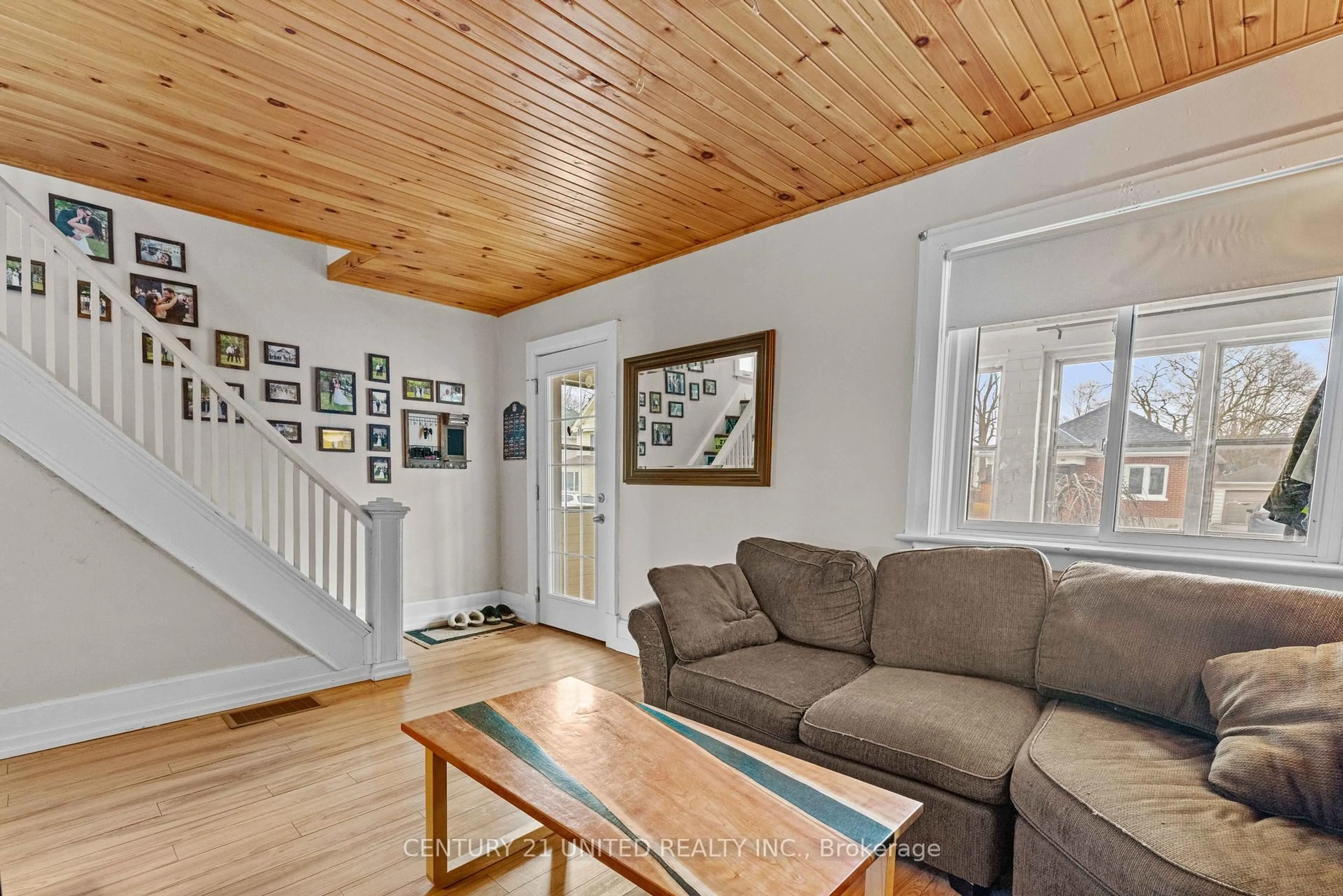 Living room with furniture, wood/laminate floor for 296 Mcgill St, Peterborough Ontario K9J 1W5