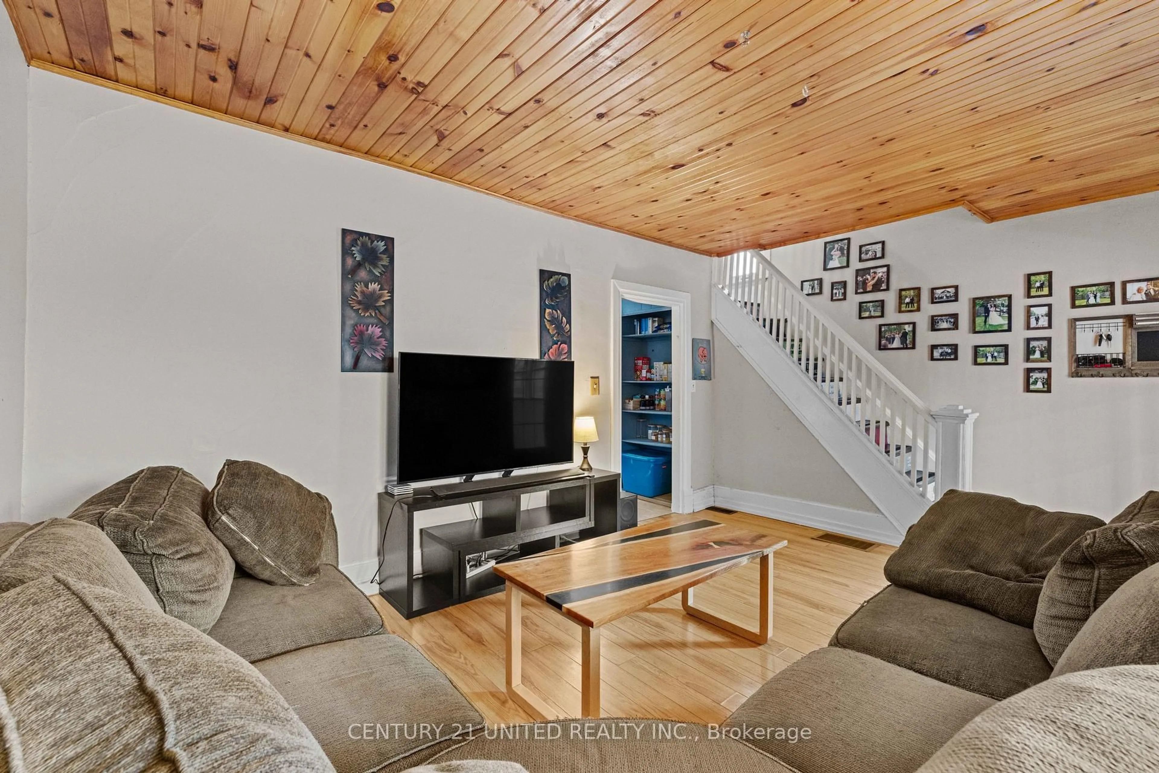 Living room with furniture, unknown for 296 Mcgill St, Peterborough Ontario K9J 1W5