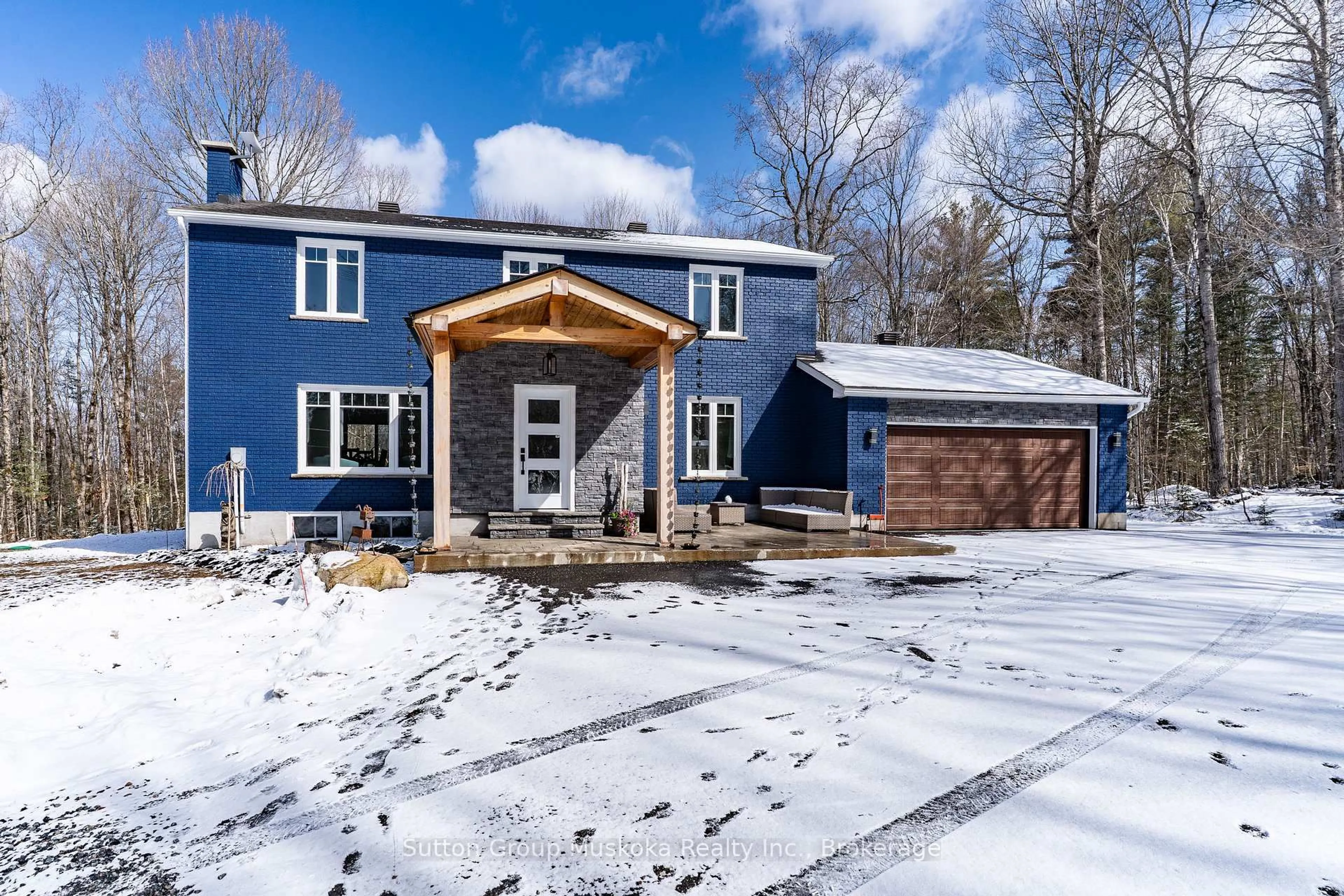 Home with brick exterior material, street for 2602 Muskoka Rd 10 Rd, Huntsville Ontario P1H 2J3