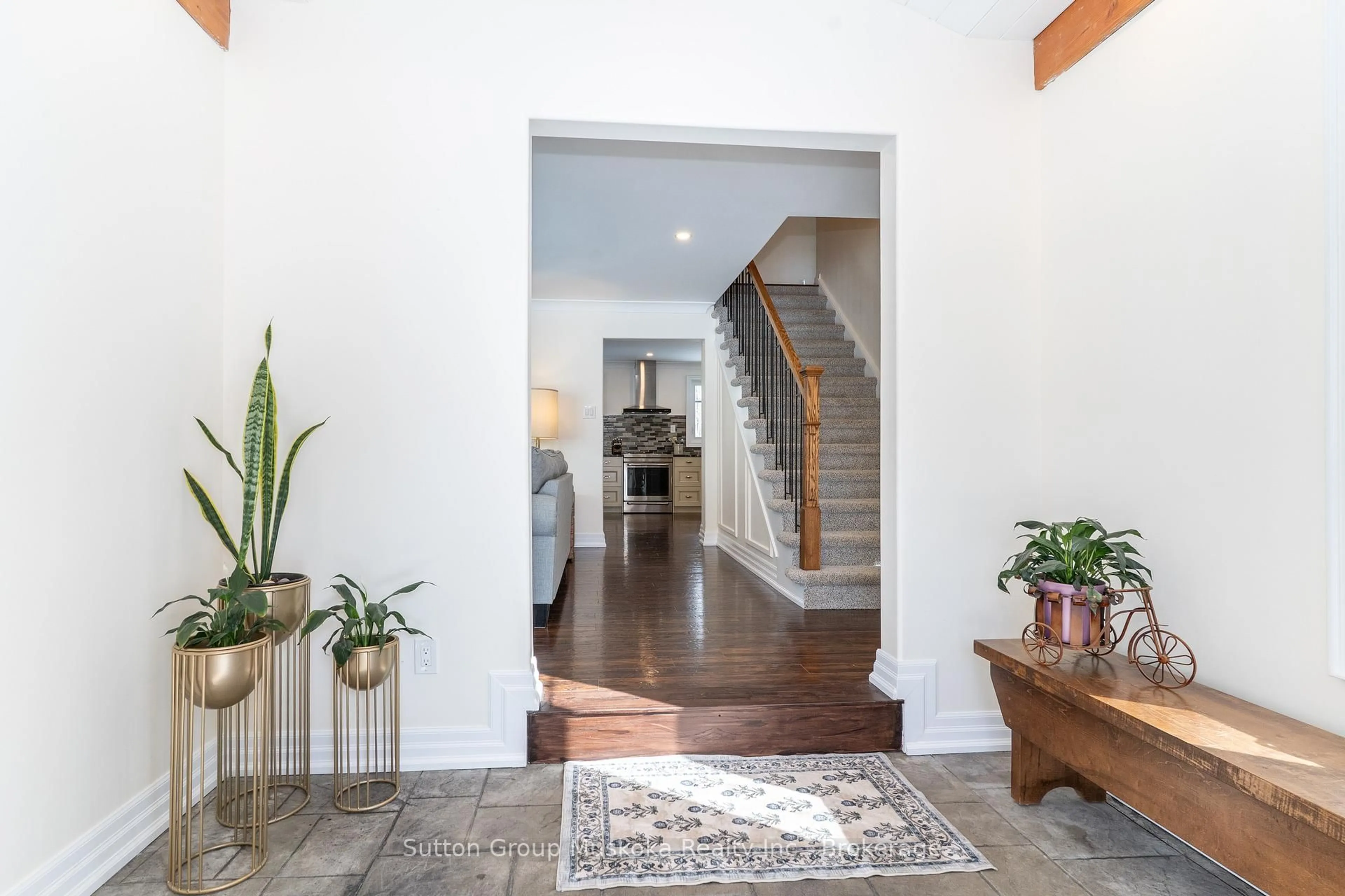 Indoor entryway for 2602 Muskoka 10 Rd, Huntsville Ontario P1H 2J3