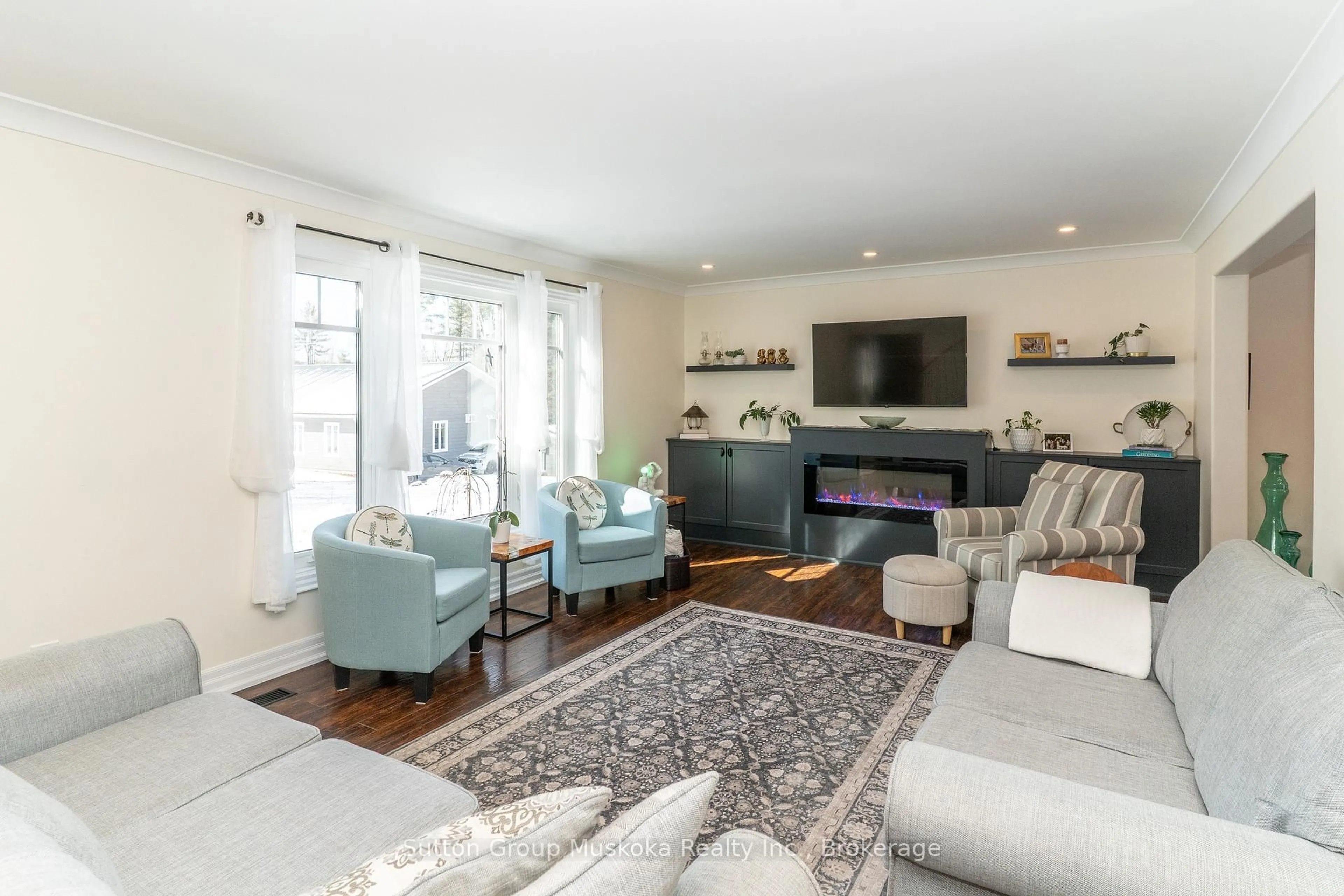 Living room with furniture, unknown for 2602 Muskoka 10 Rd, Huntsville Ontario P1H 2J3