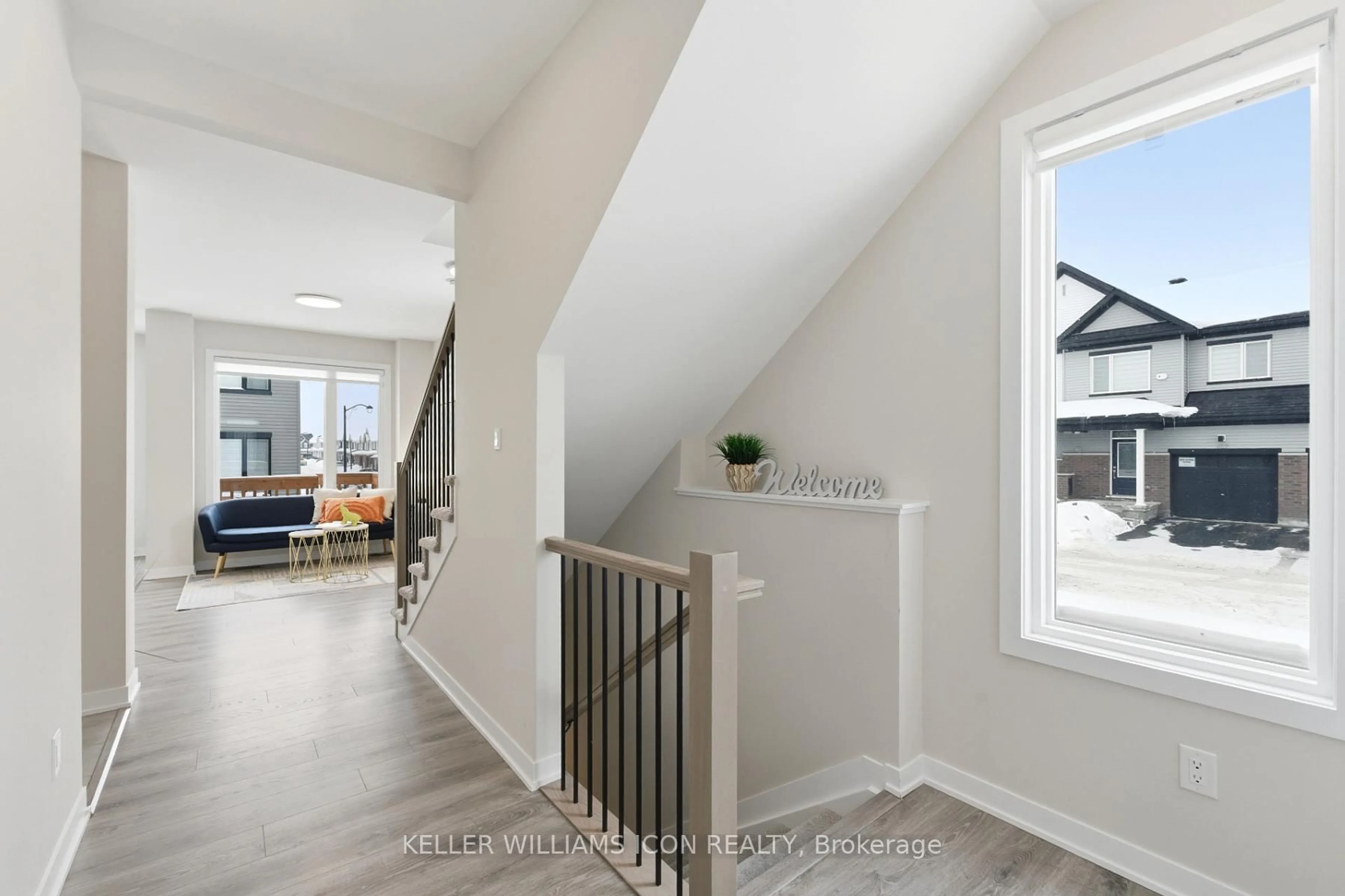 Indoor entryway for 840 Andesite Terr, Ottawa Ontario K2J 7H4