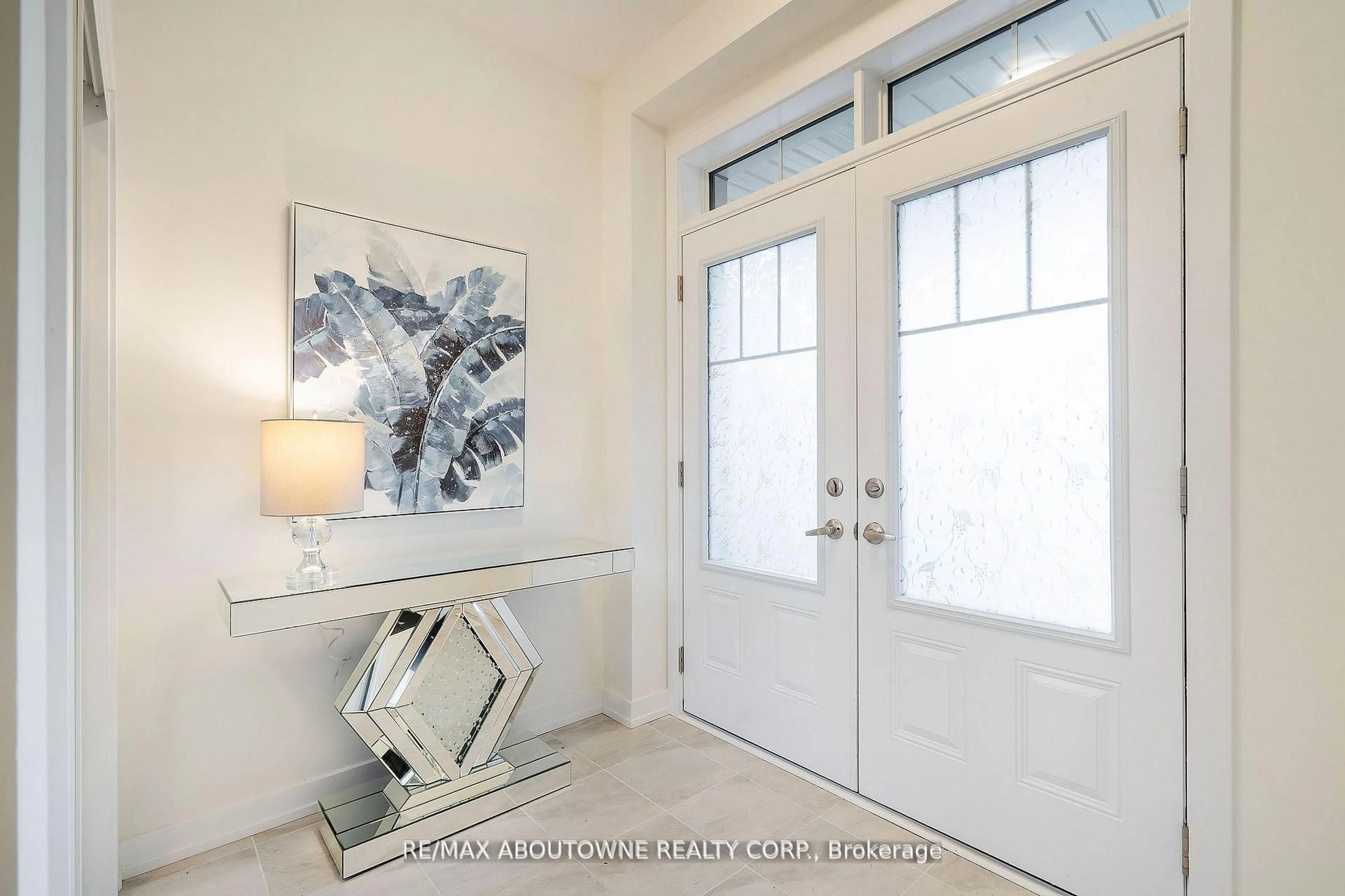 Indoor entryway for 57 Monteith Dr, Brantford Ontario N3T 0W6
