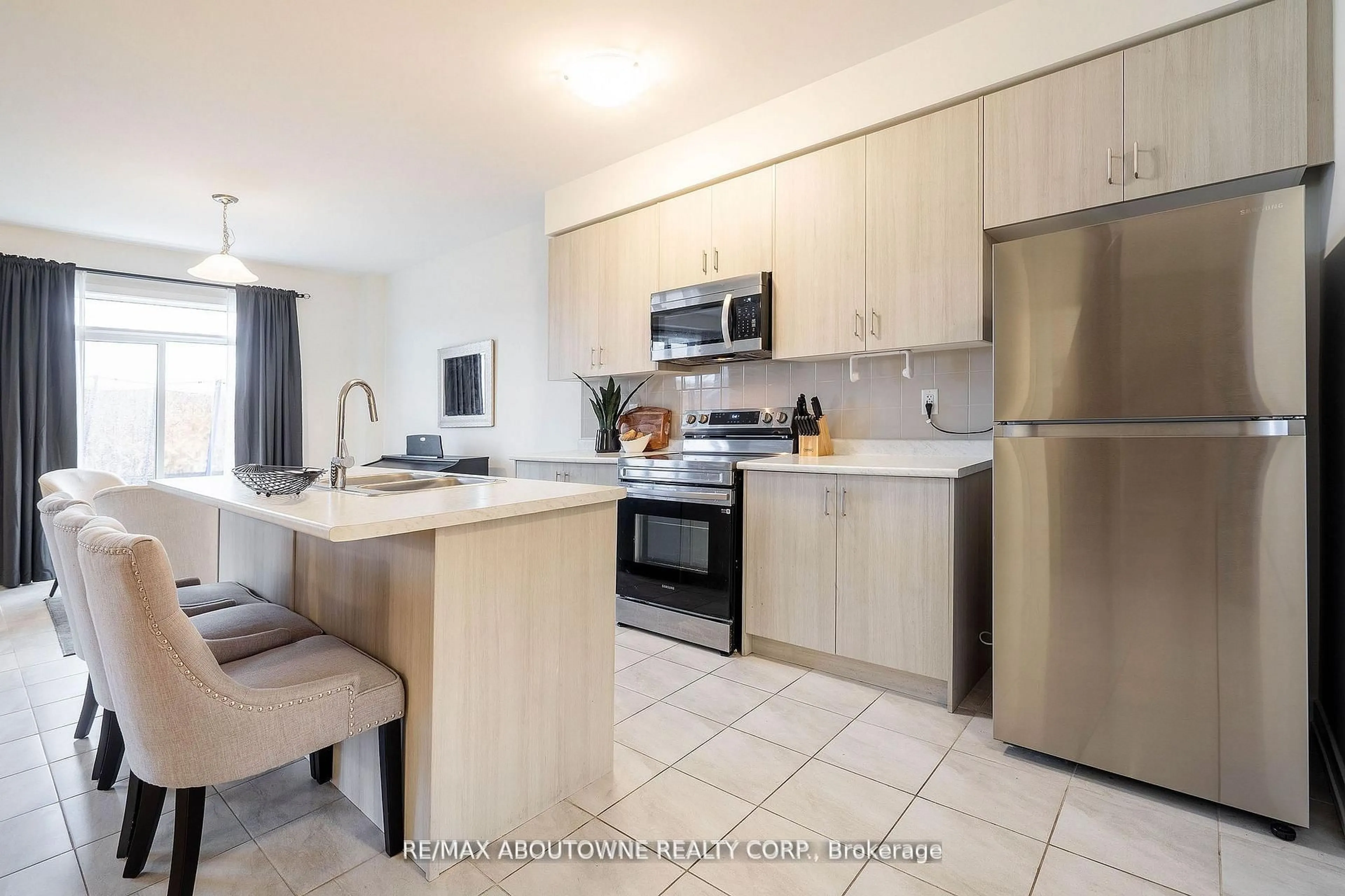 Standard kitchen, ceramic/tile floor for 57 Monteith Dr, Brantford Ontario N3T 0W6