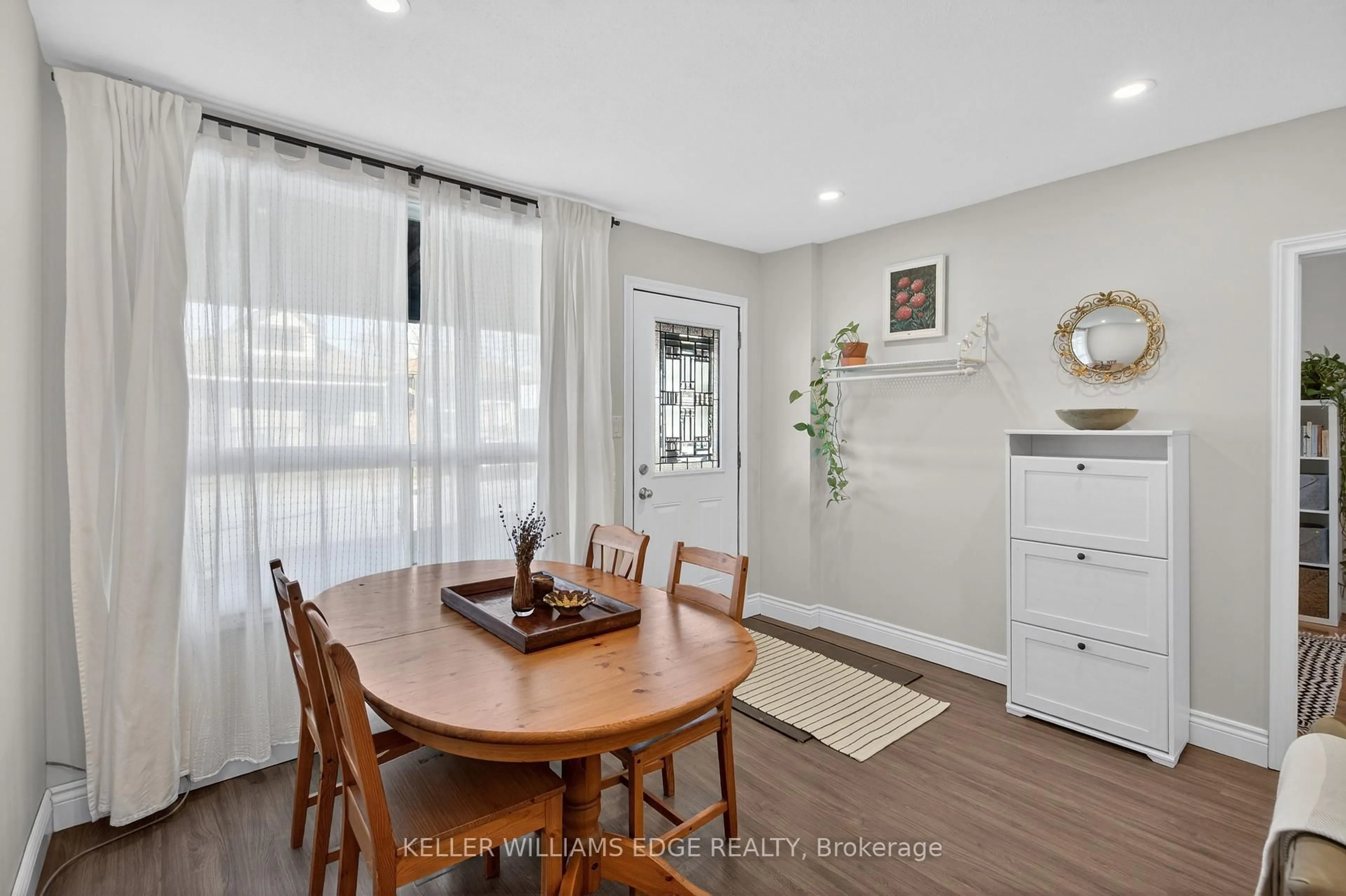 Dining room, wood/laminate floor for 262 Britannia Ave, Hamilton Ontario L8H 1X8