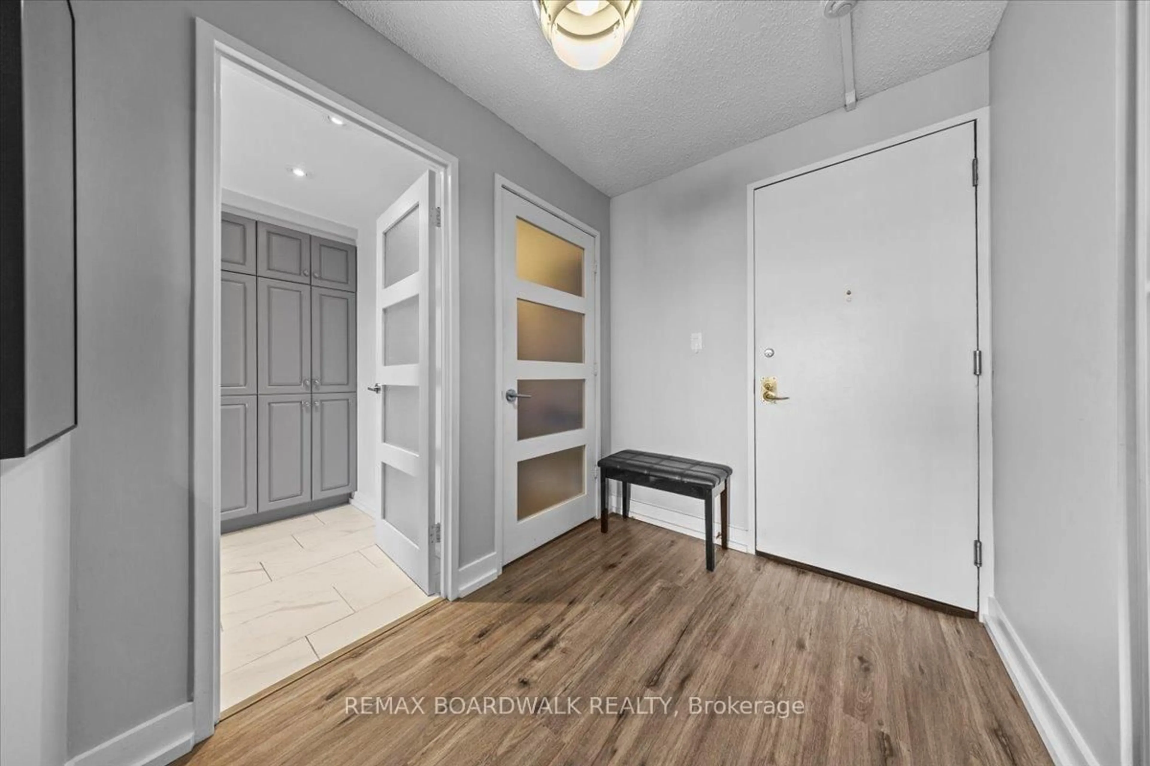 Indoor entryway for 505 St Laurent Blvd #804, Ottawa Ontario K1K 3X4