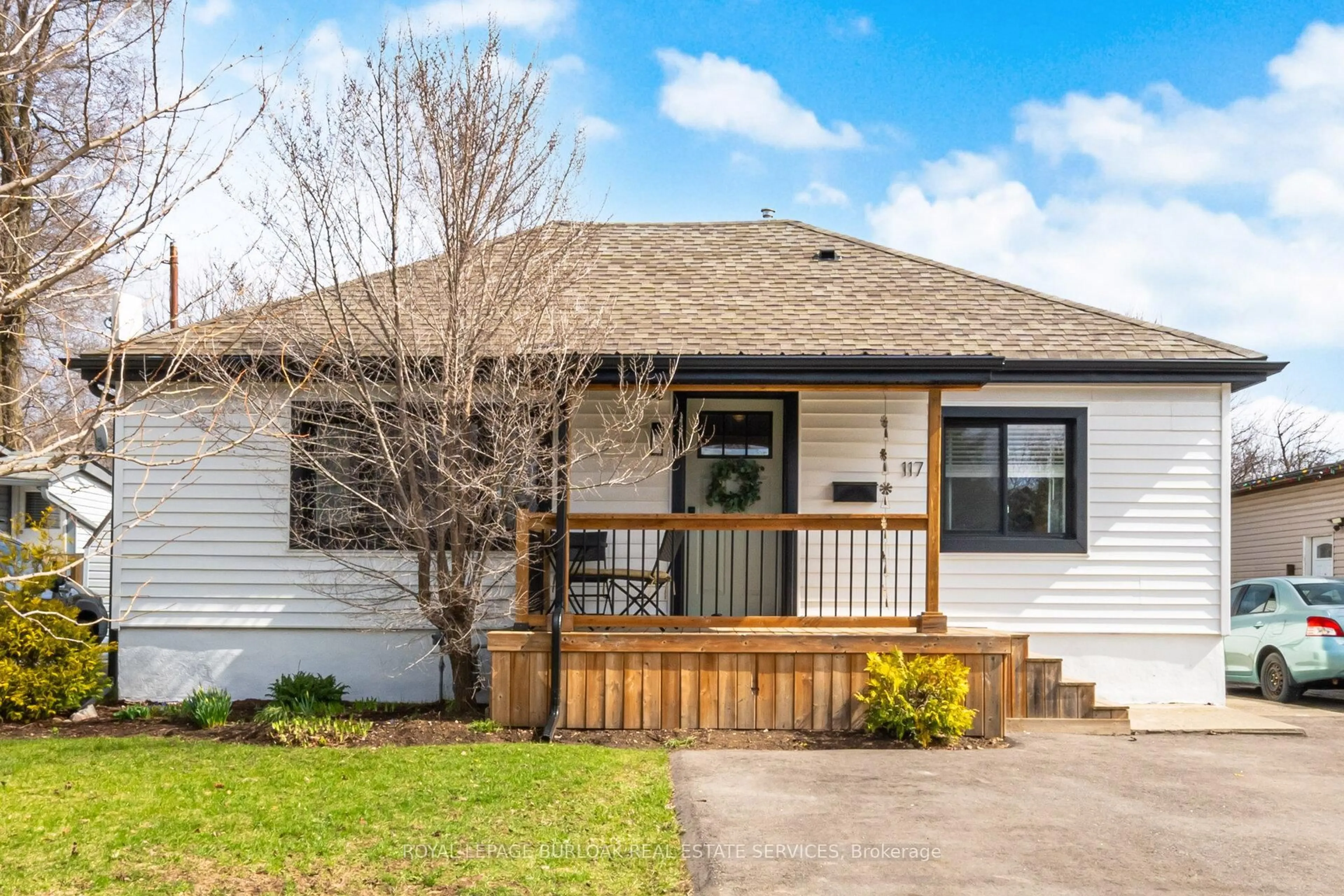 Home with vinyl exterior material, street for 117 Norfolk Ave, Cambridge Ontario N1R 3V1