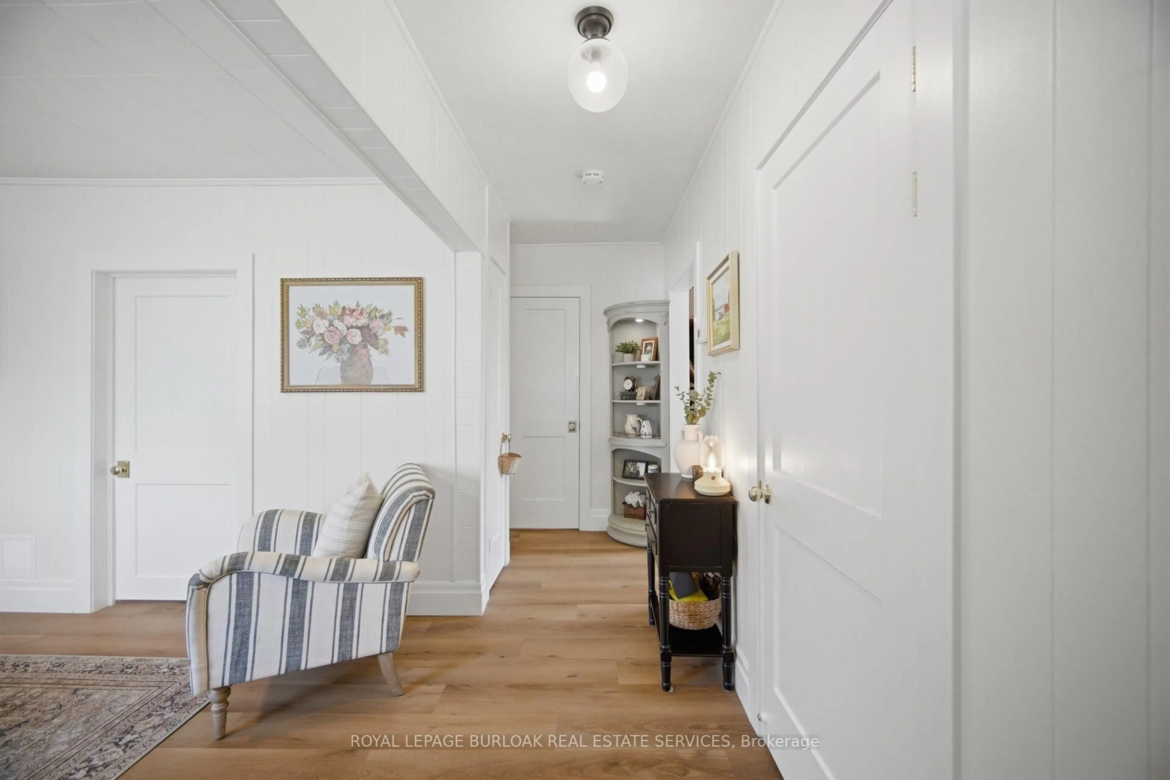 Indoor entryway for 117 Norfolk Ave, Cambridge Ontario N1R 3V1