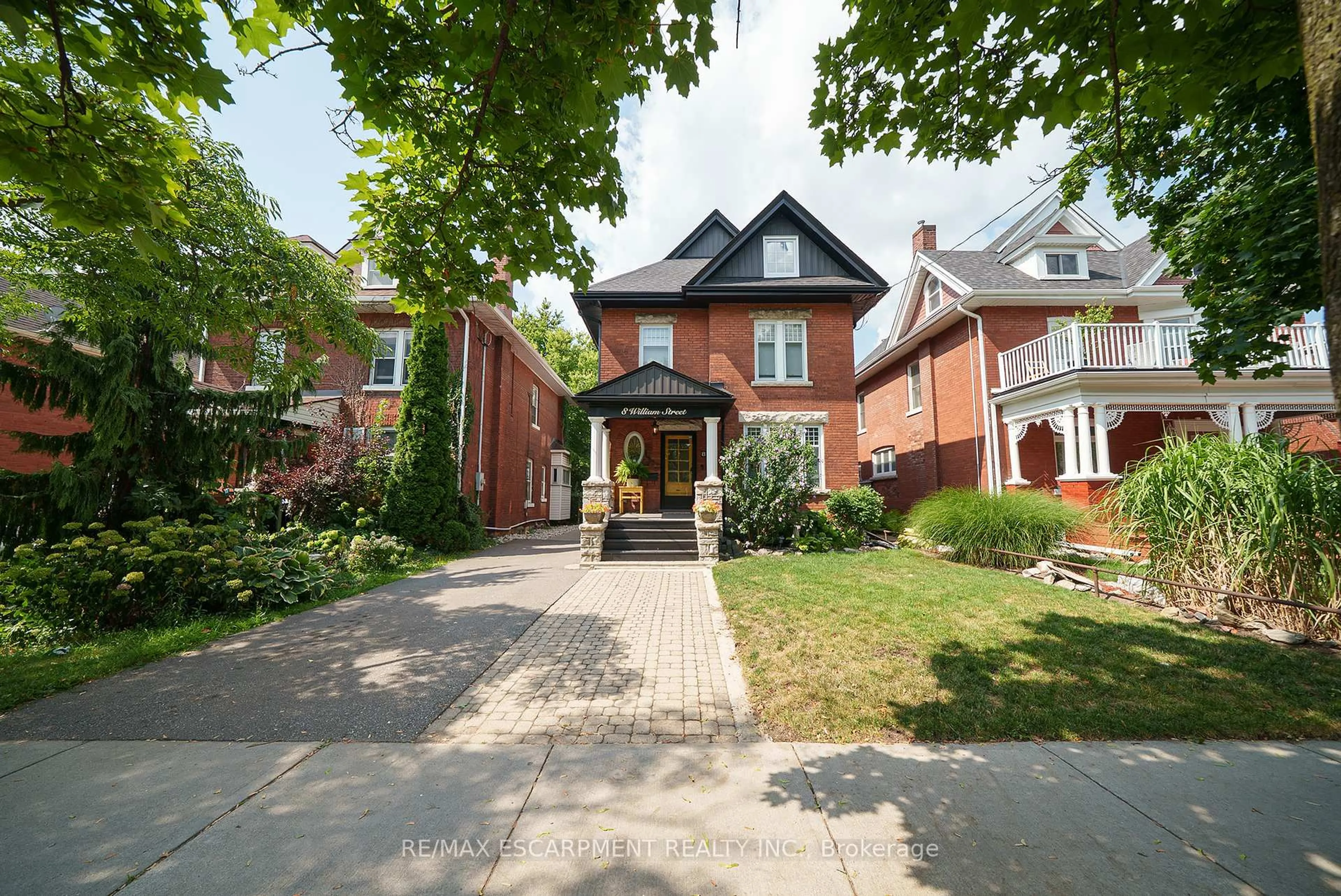 Home with brick exterior material, street for 8 William St, Brantford Ontario N3T 3K1