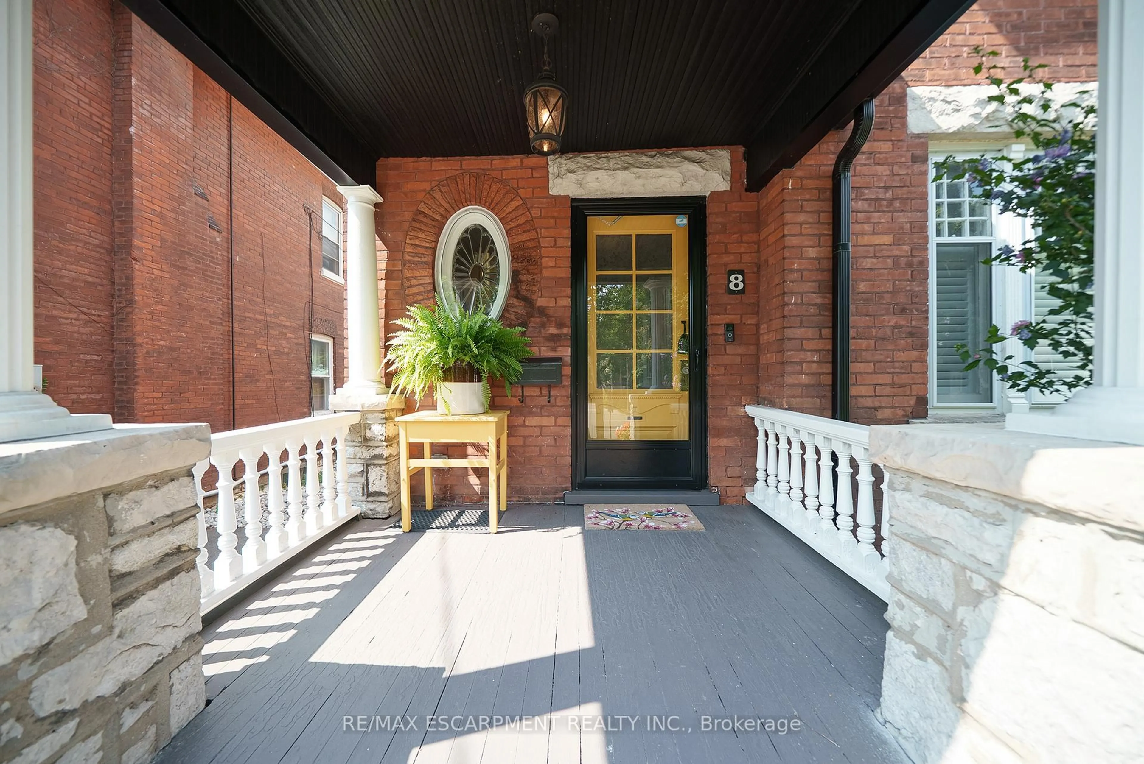 Unknown for 8 William St, Brantford Ontario N3T 3K1