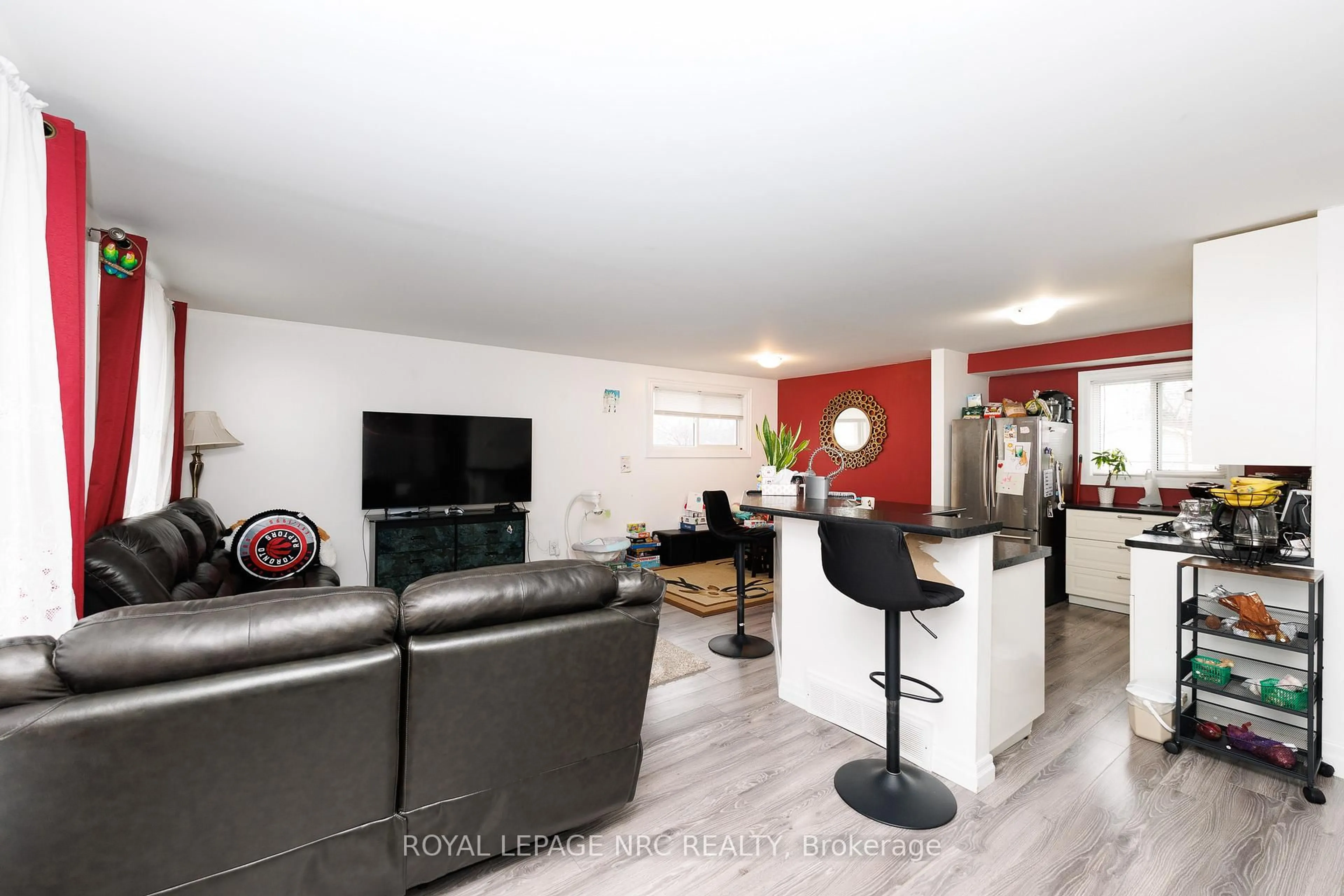 Unknown for 14 Roxborough Crt, St. Catharines Ontario L2M 6E3