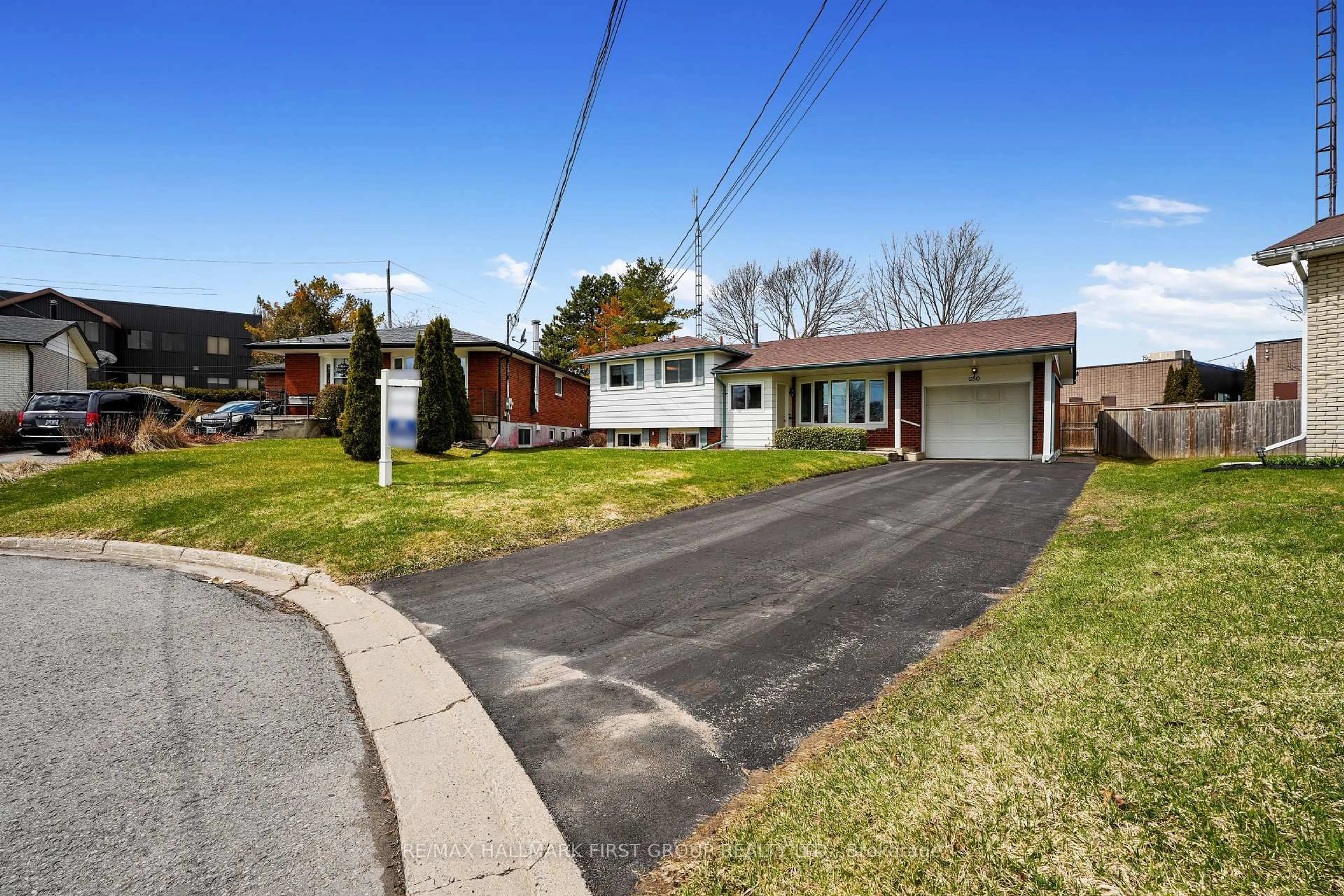 A pic from outside/outdoor area/front of a property/back of a property/a pic from drone, street for 950 Curtis Cres, Cobourg Ontario K9A 2W1