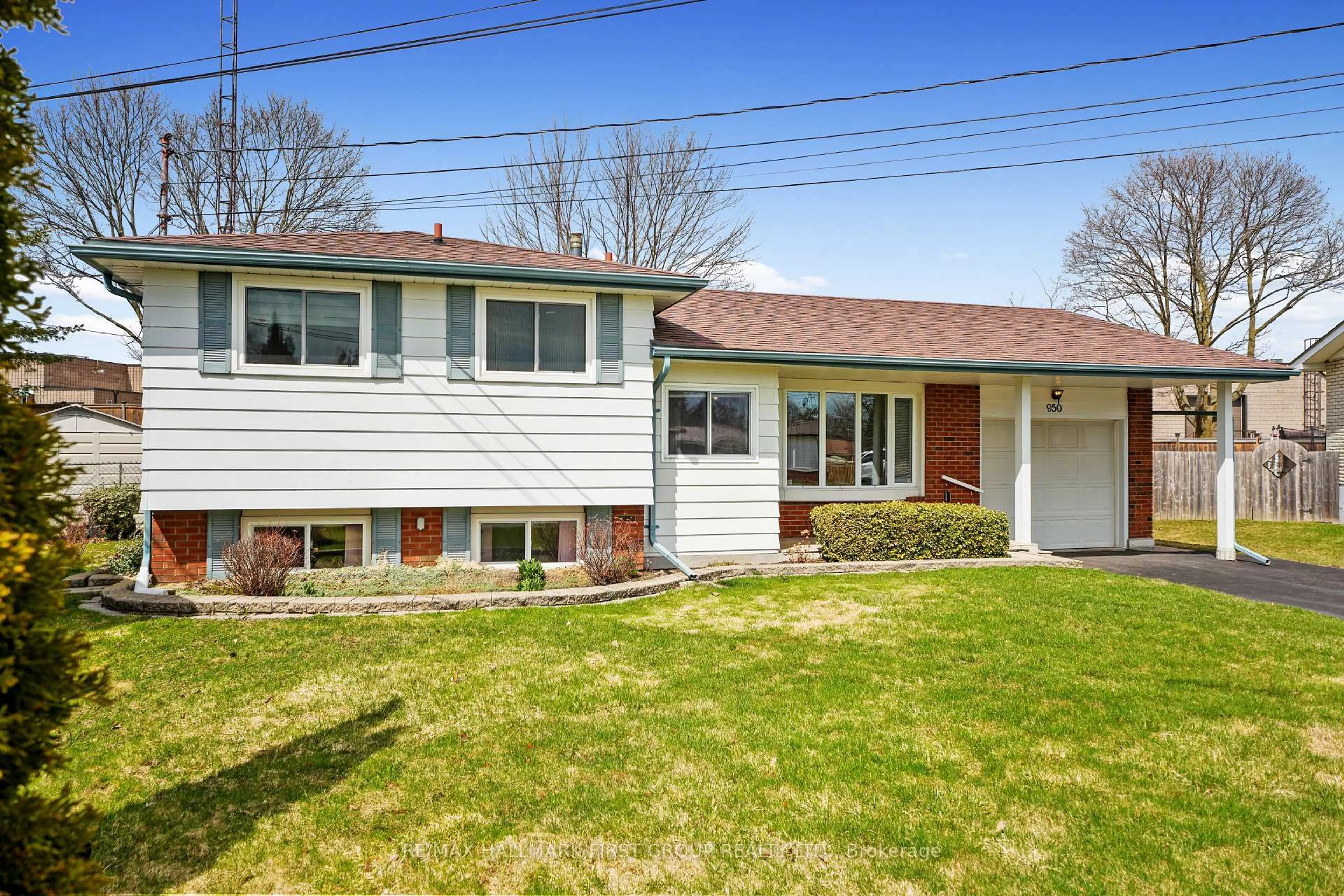 Home with vinyl exterior material, street for 950 Curtis Cres, Cobourg Ontario K9A 2W1