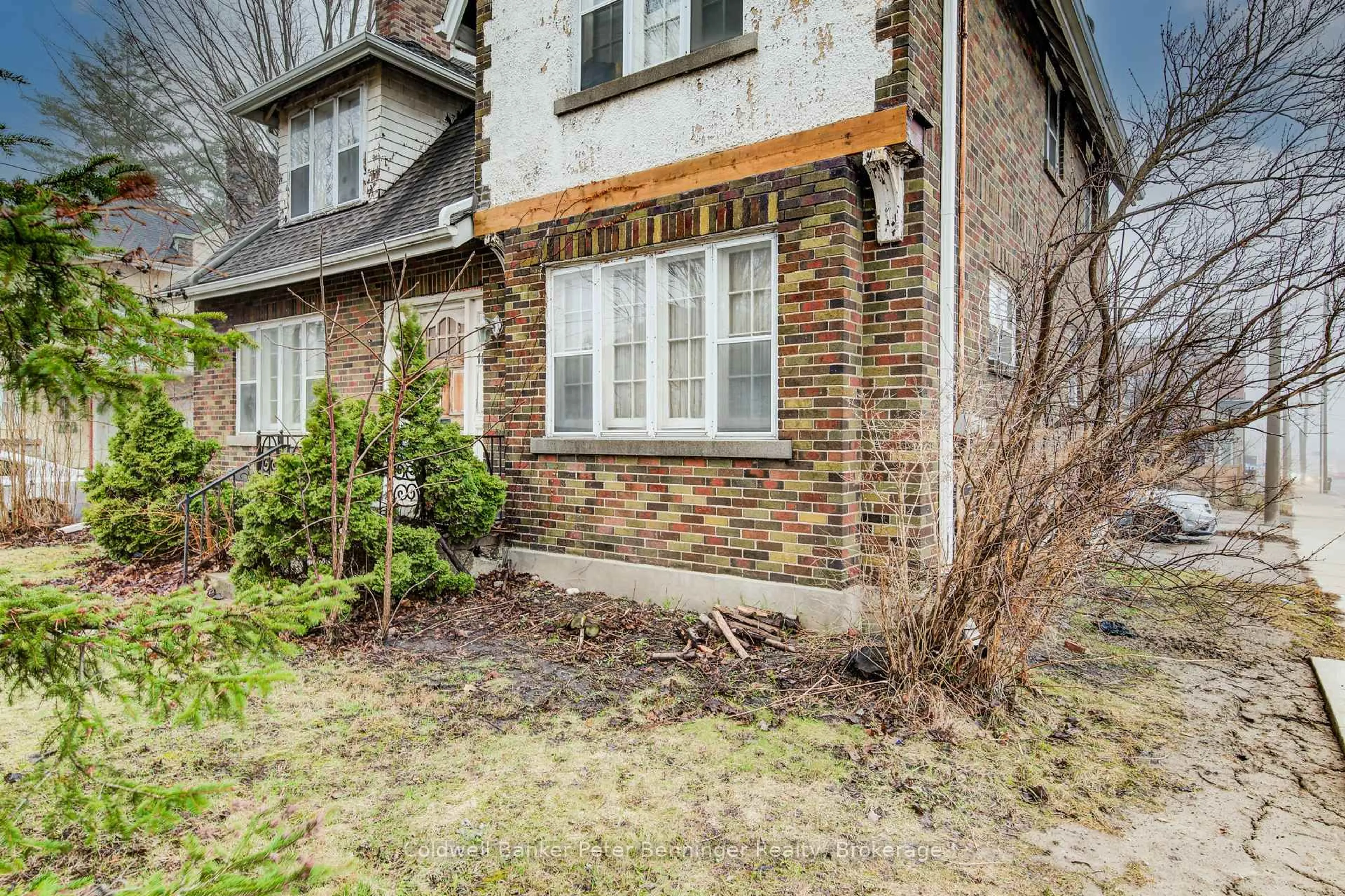 Home with brick exterior material, street for 71 Margaret Ave, Kitchener Ontario N2H 4H3