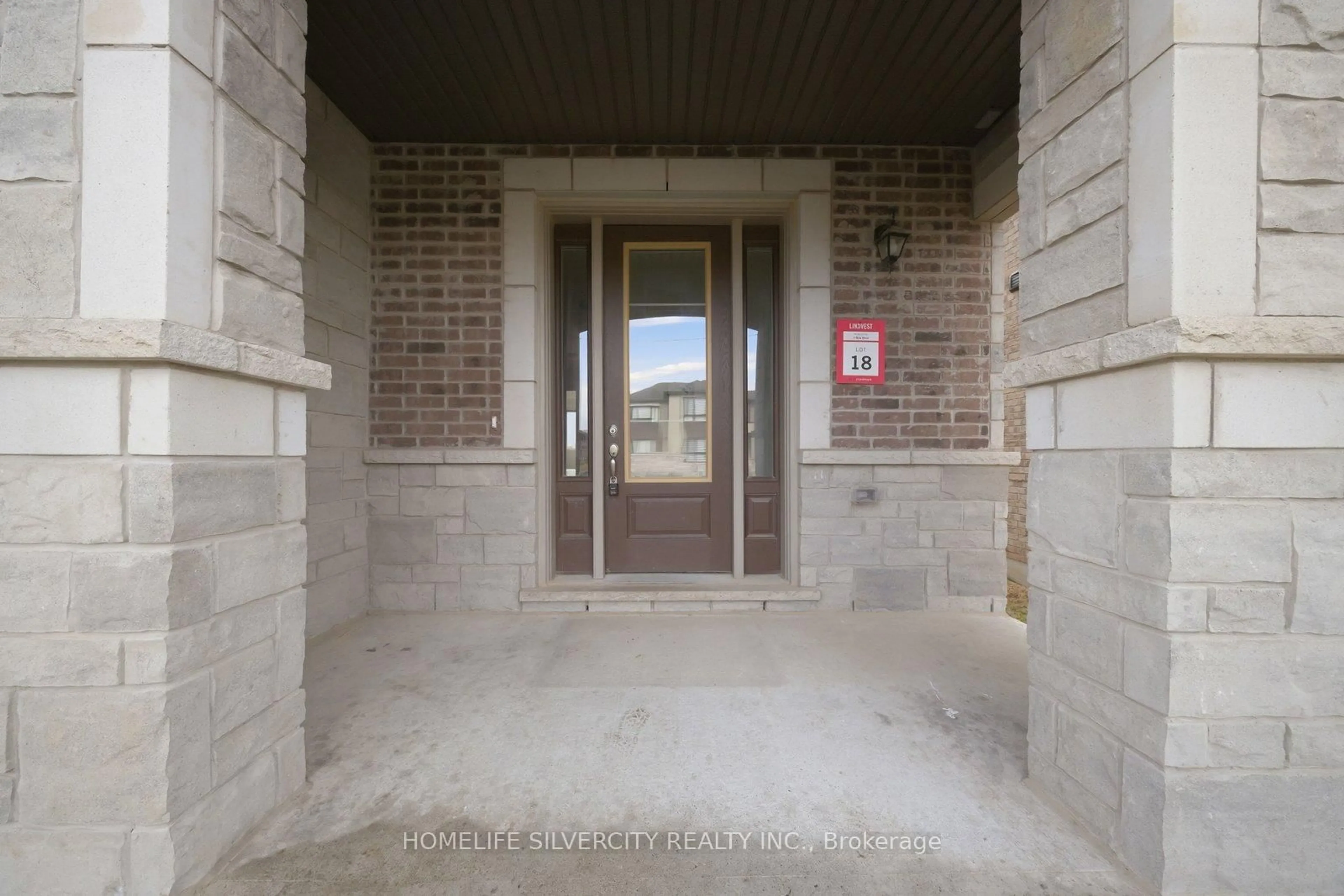 Indoor foyer for 1 Dore Dr, Brantford Ontario N3T 0X6