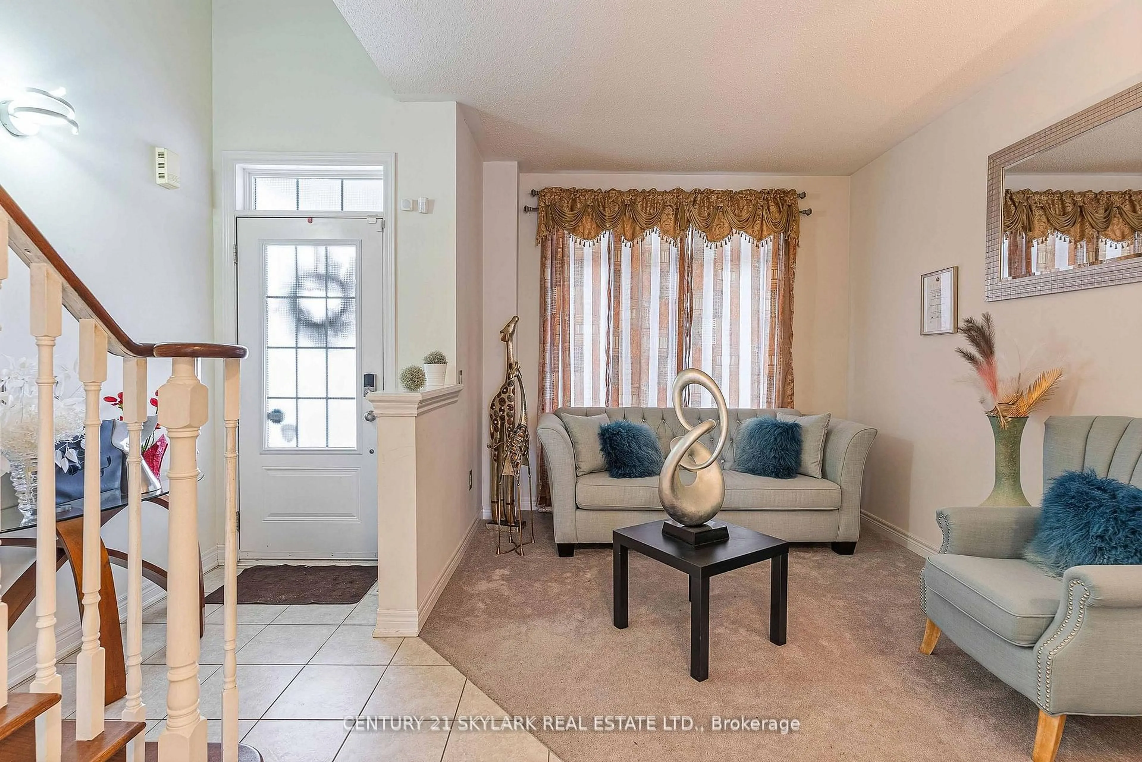 Indoor entryway for 336 Col Phillips Dr, Shelburne Ontario L9V 3W1