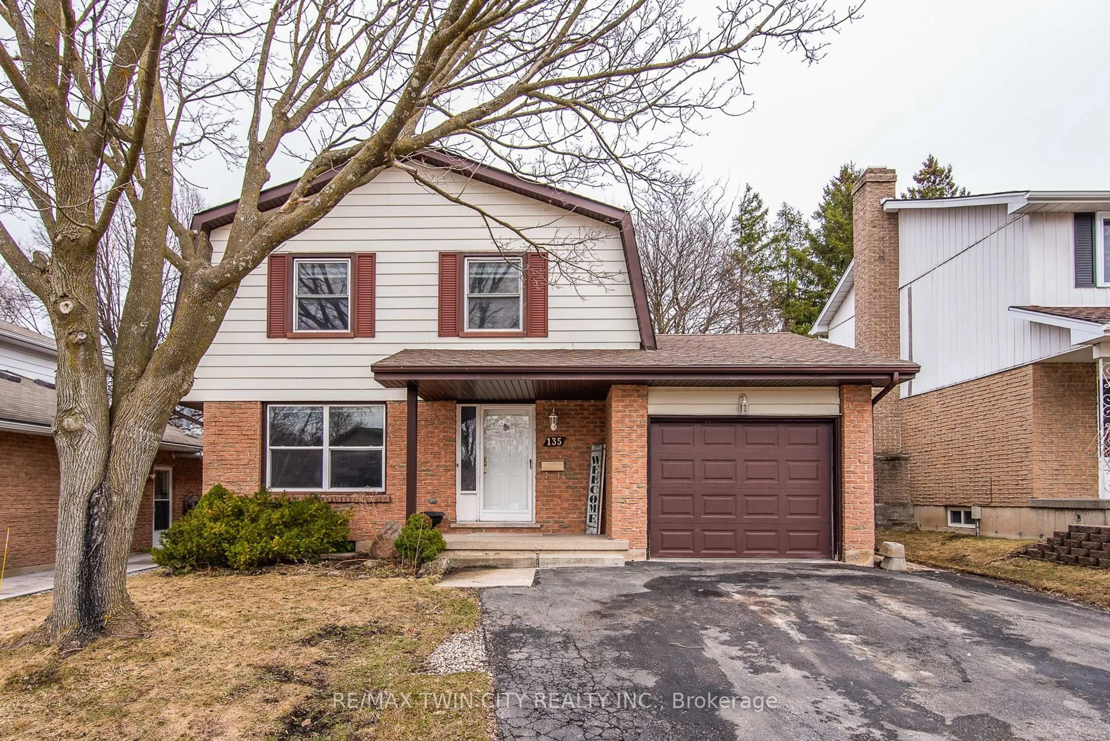 Home with brick exterior material, street for 135 Vintage Cres, Kitchener Ontario N2P 1L1