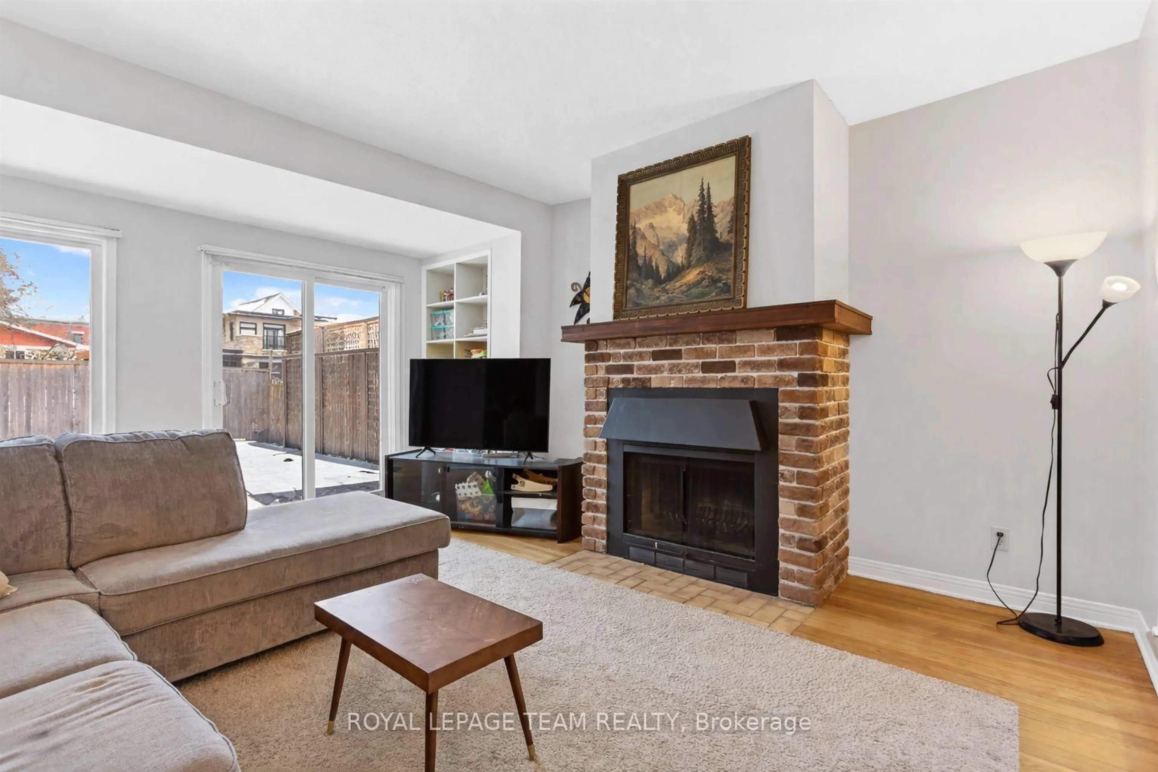 Living room with furniture, unknown for 37 Leonard Ave, Ottawa Ontario K1S 4T8