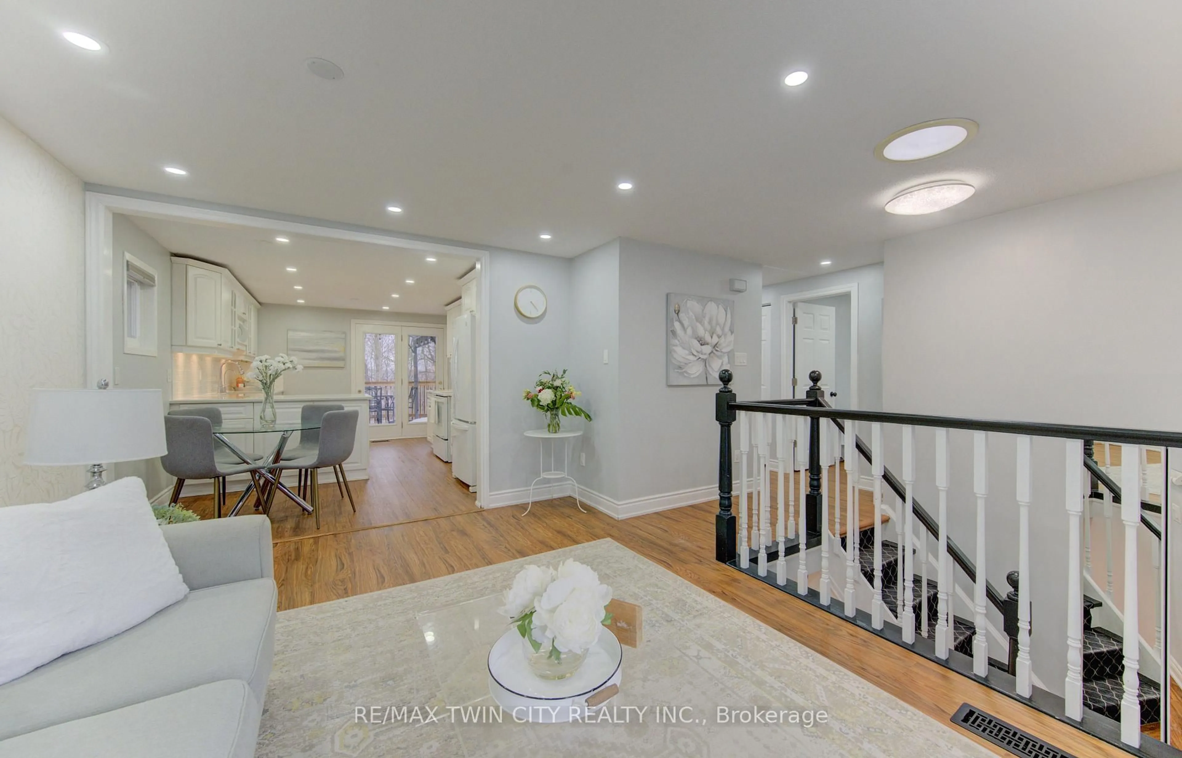 Indoor entryway for 414 WOODS Lane, Cambridge Ontario N3H 5J4