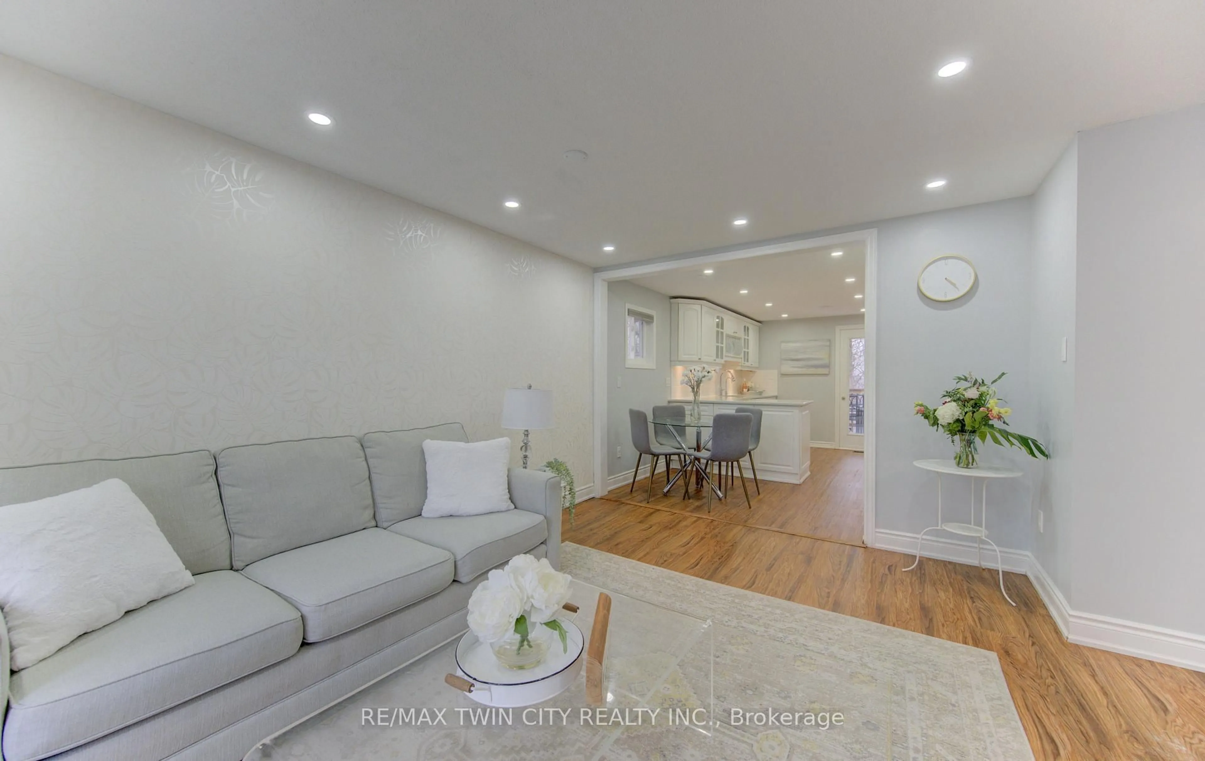 Living room with furniture, unknown for 414 WOODS Lane, Cambridge Ontario N3H 5J4