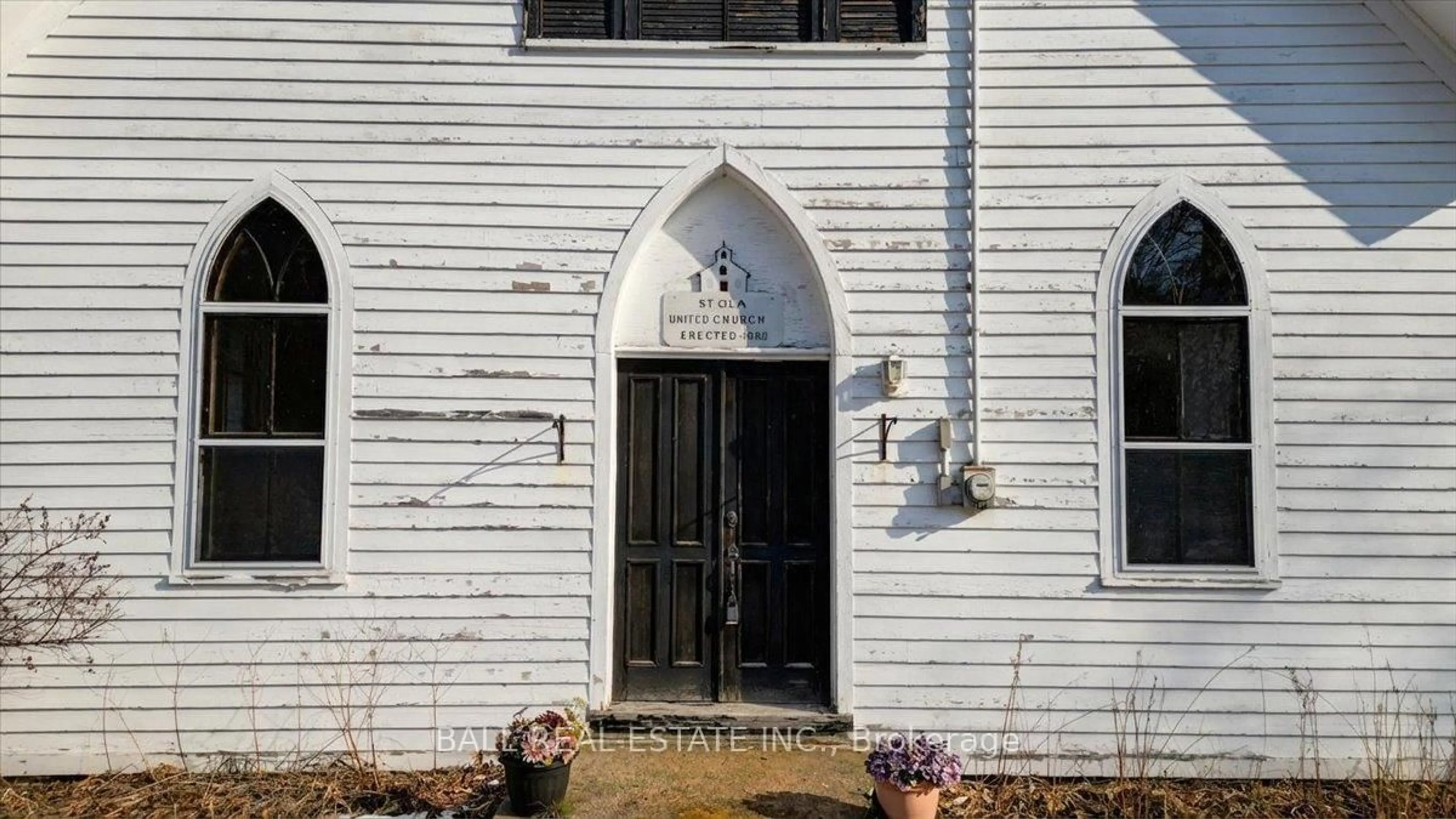 Indoor foyer for 787 St. Ola Rd, Hastings Ontario K0L 1W0