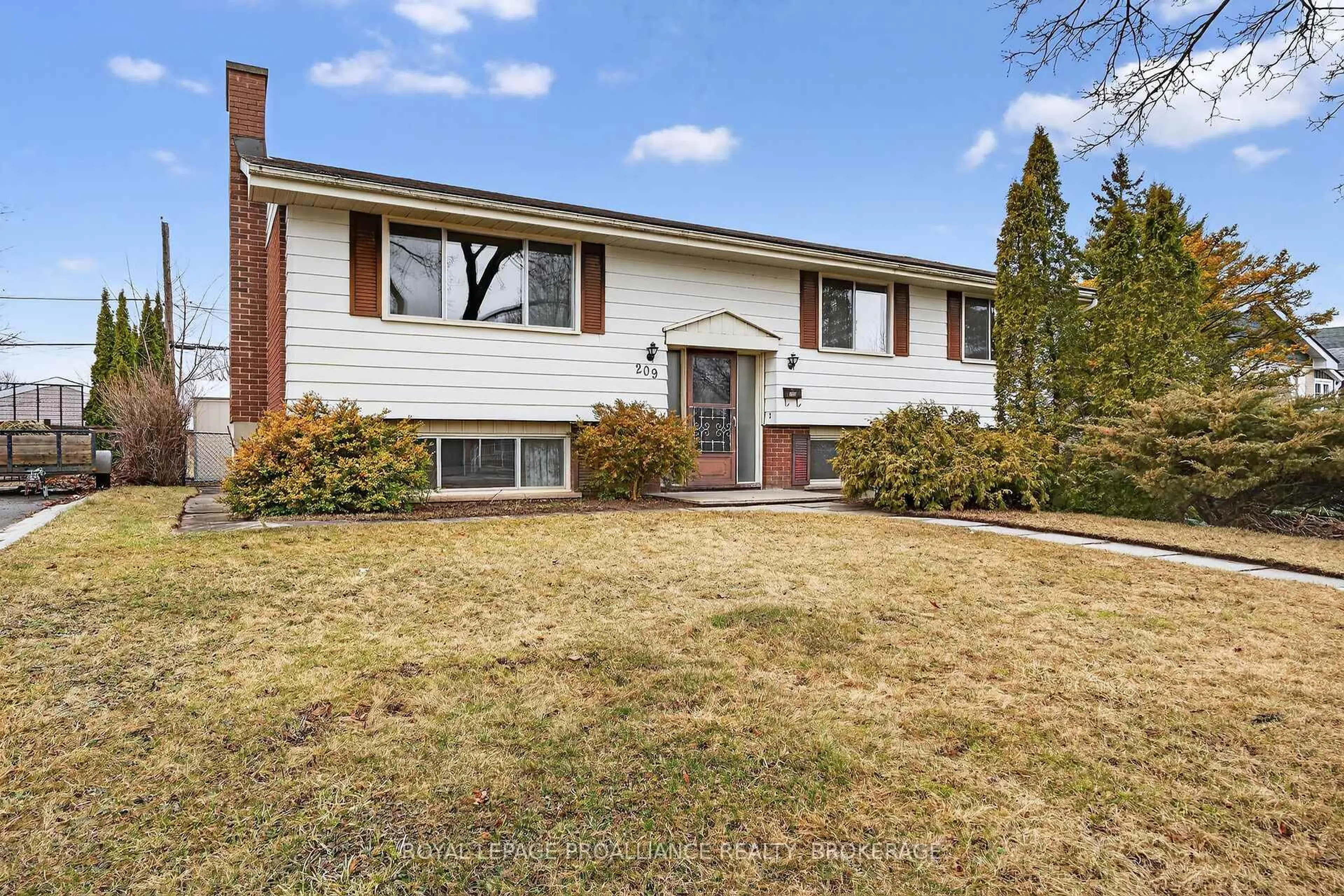 Home with vinyl exterior material, street for 209 Glen Castle Rd, Kingston Ontario K7M 4N7