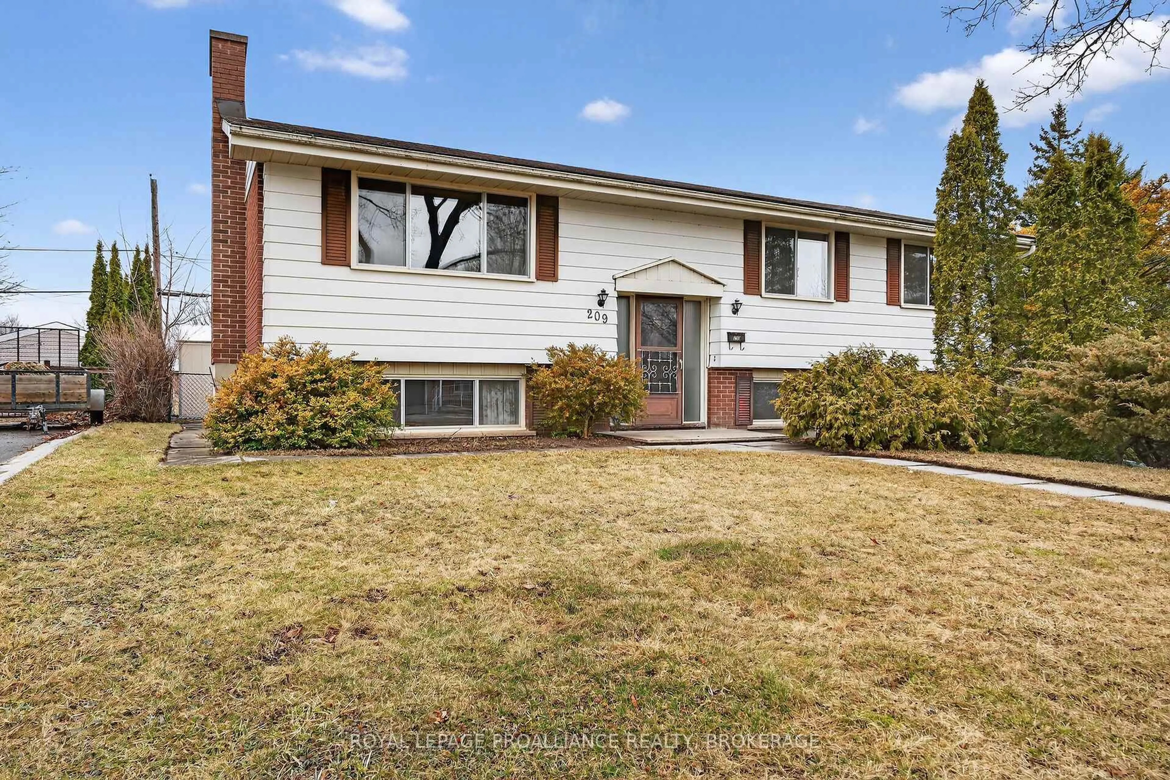 Home with vinyl exterior material, street for 209 Glen Castle Rd, Kingston Ontario K7M 4N7