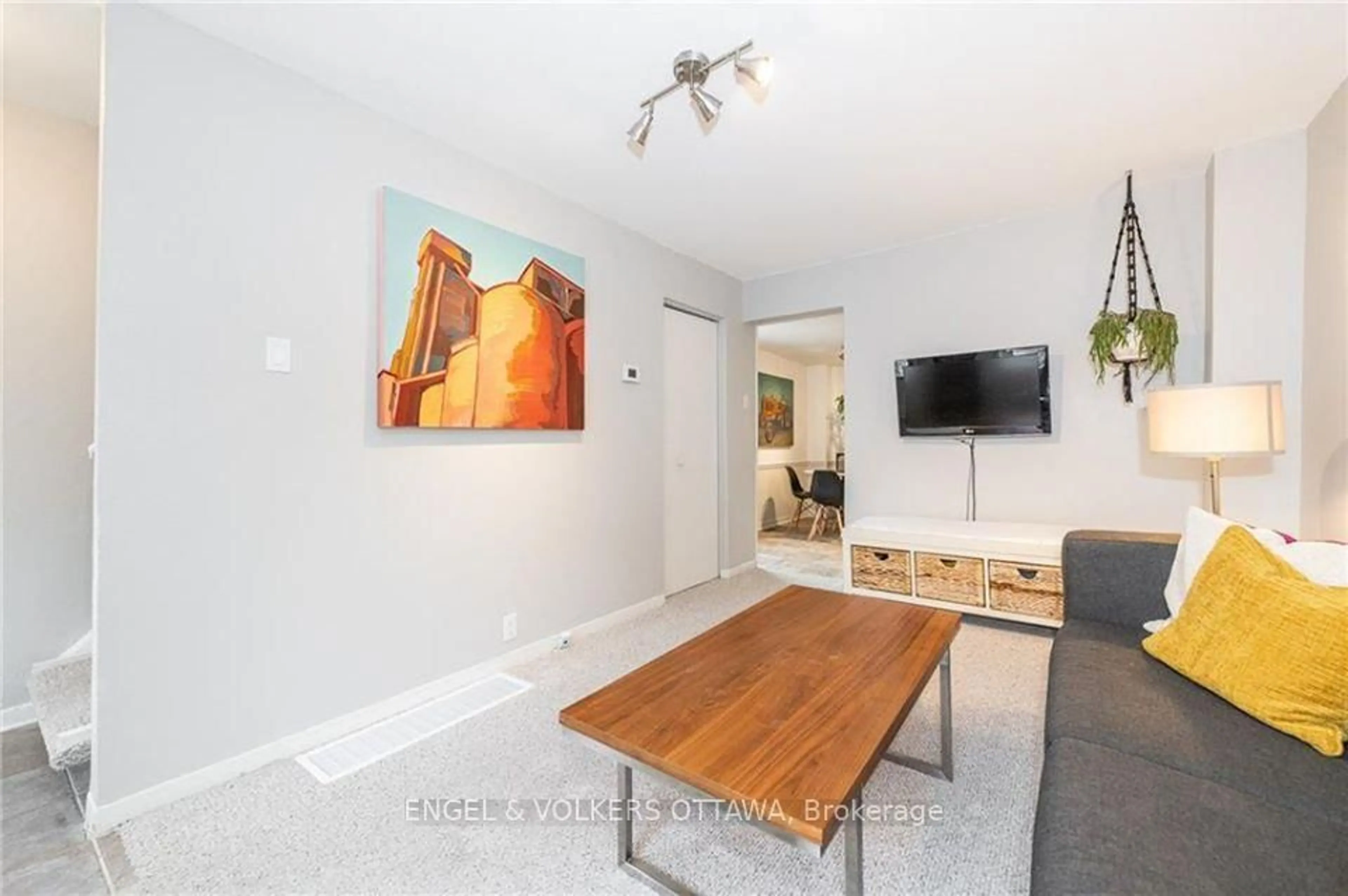 Unknown for 223 Carruthers Ave, Ottawa Ontario K1Y 1N8