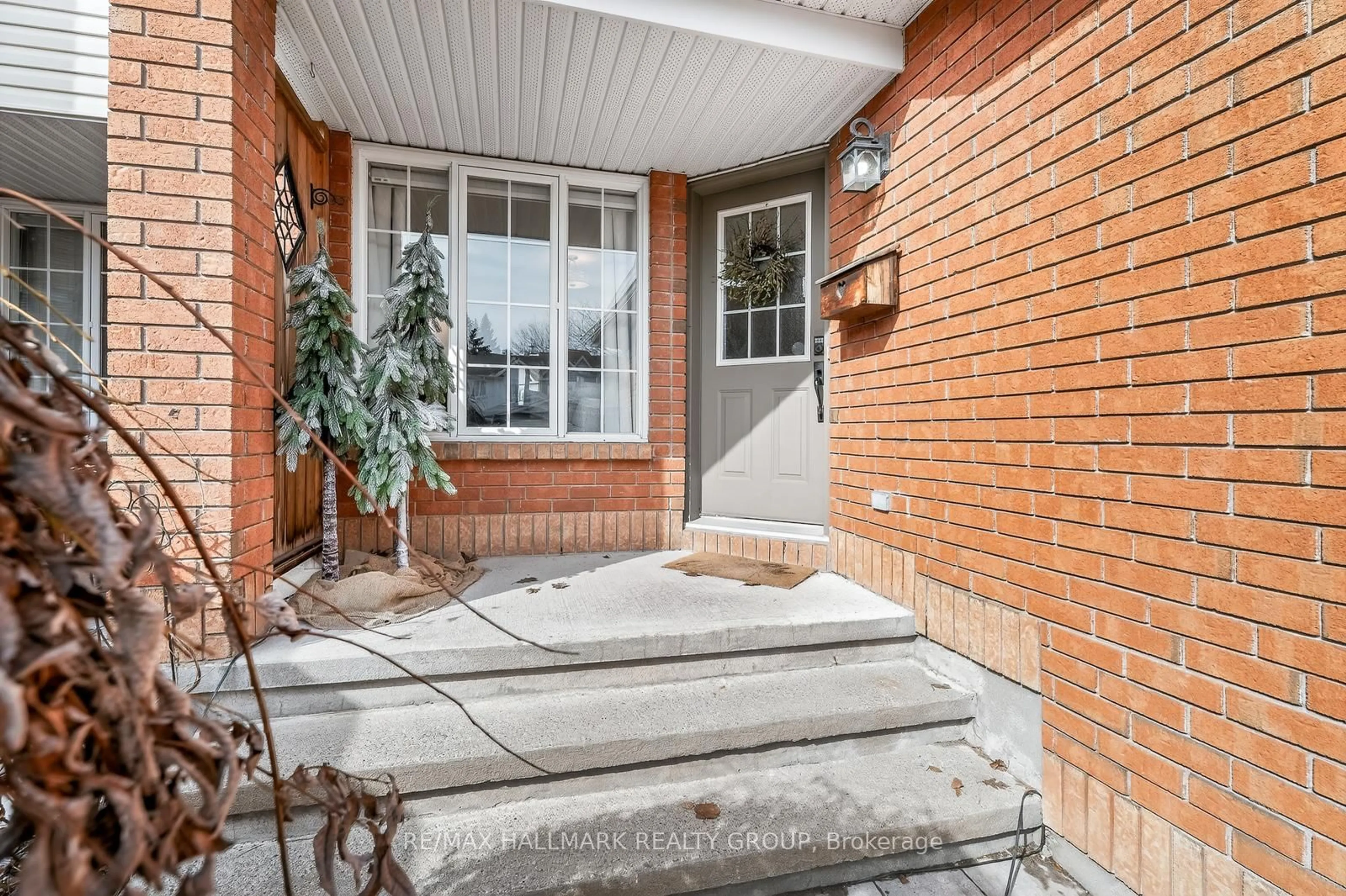 Unknown for 1464 BONNEVILLE Cres, Ottawa Ontario K1C 7N2