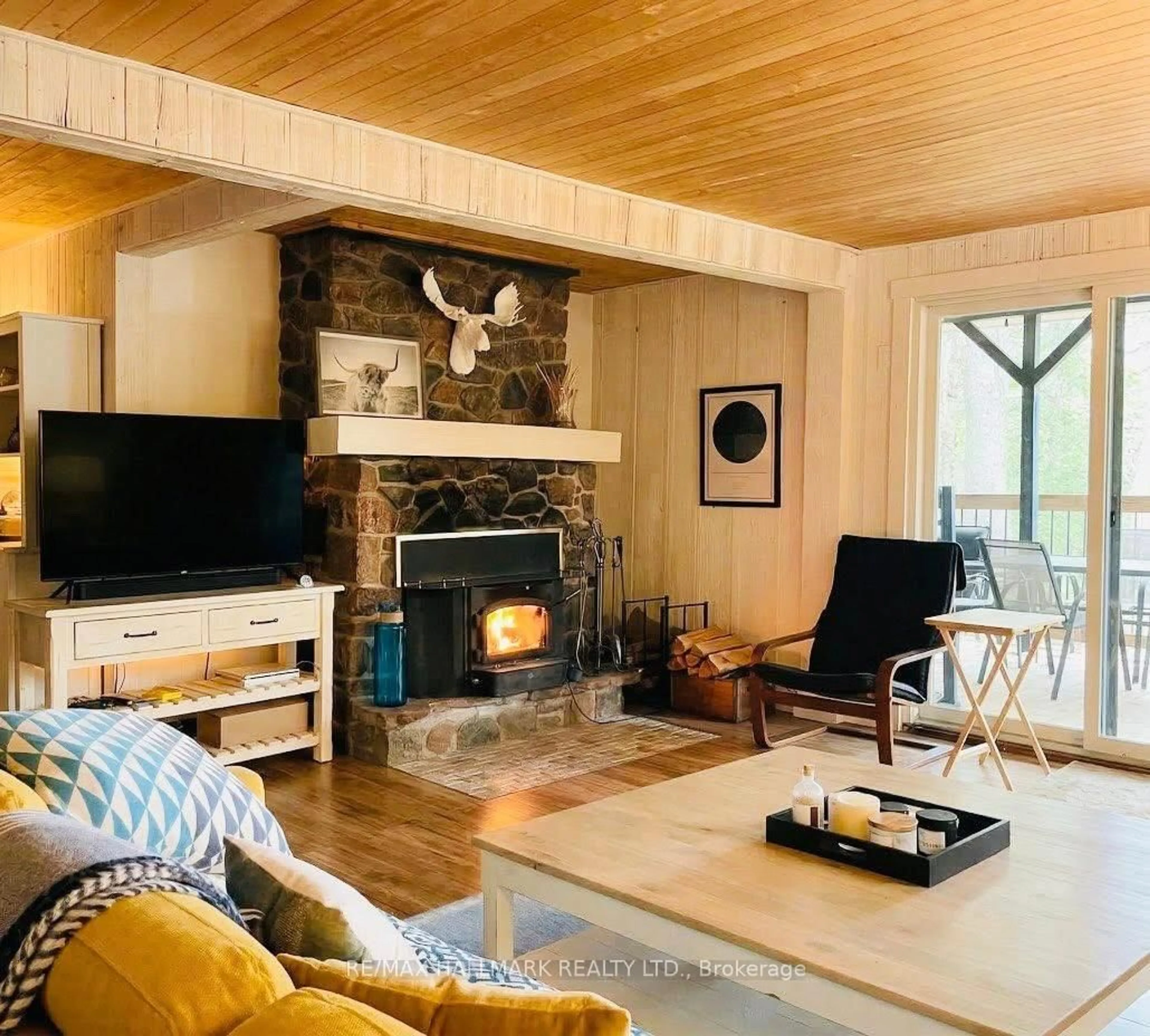 Living room with furniture, unknown for 116 Fulsom Cres, Kawartha Lakes Ontario L0K 1W0