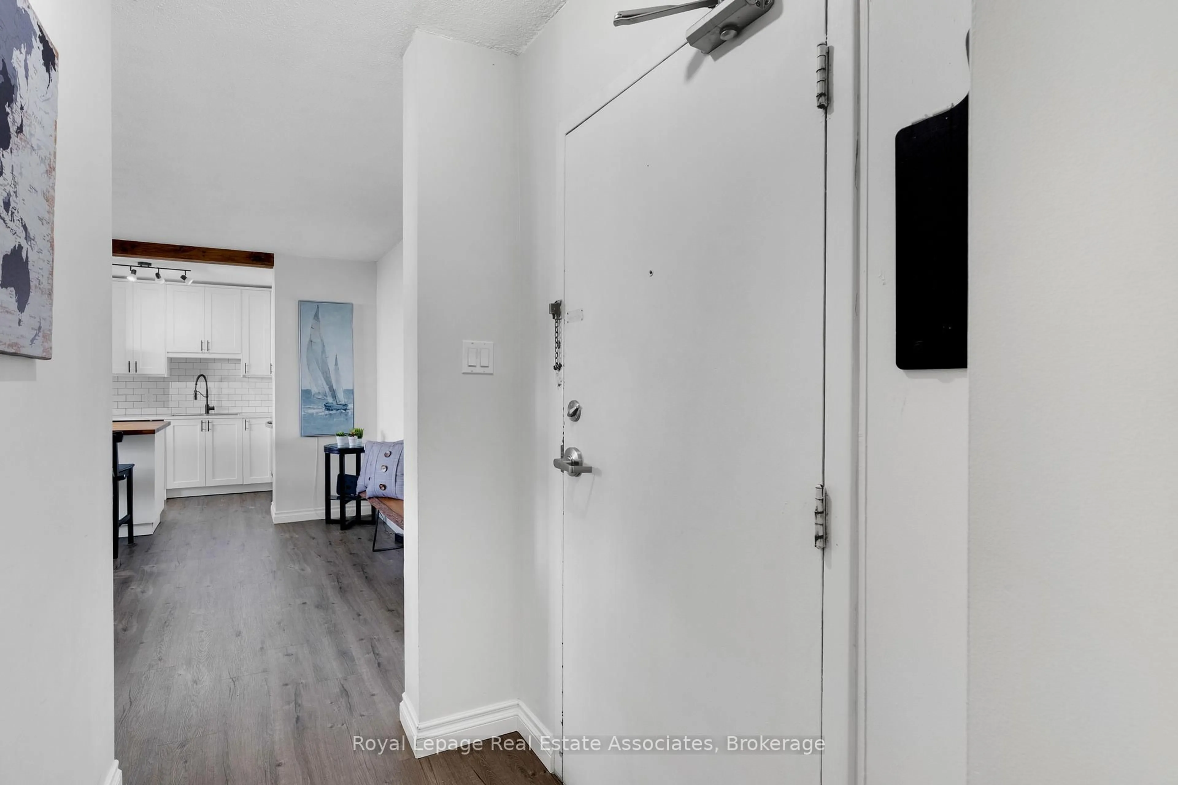 Indoor entryway for 215 Glenridge Ave #1204, St. Catharines Ontario L2T 3J7