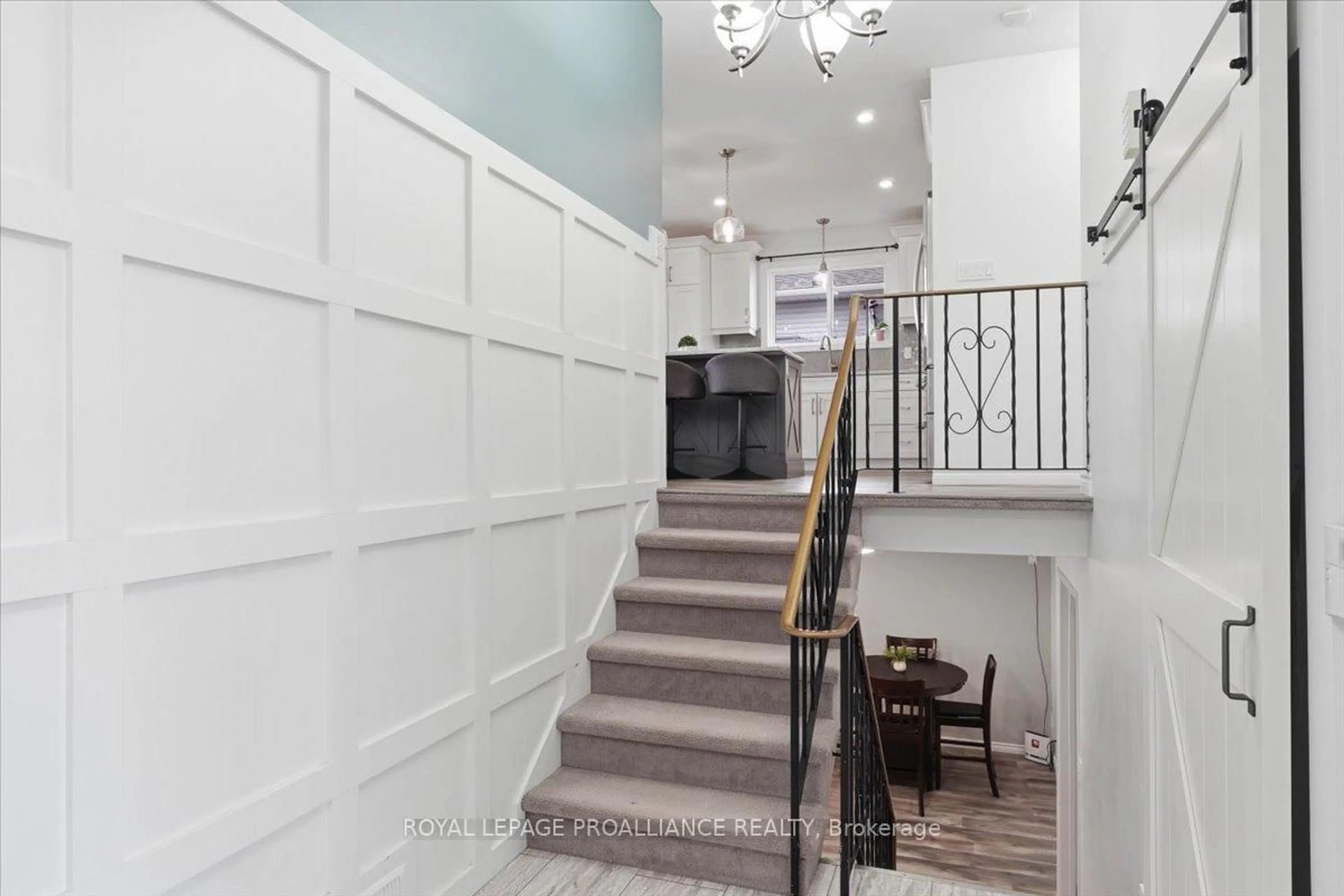 Indoor foyer for 8 Loraine Ave, Quinte West Ontario K8V 6M1