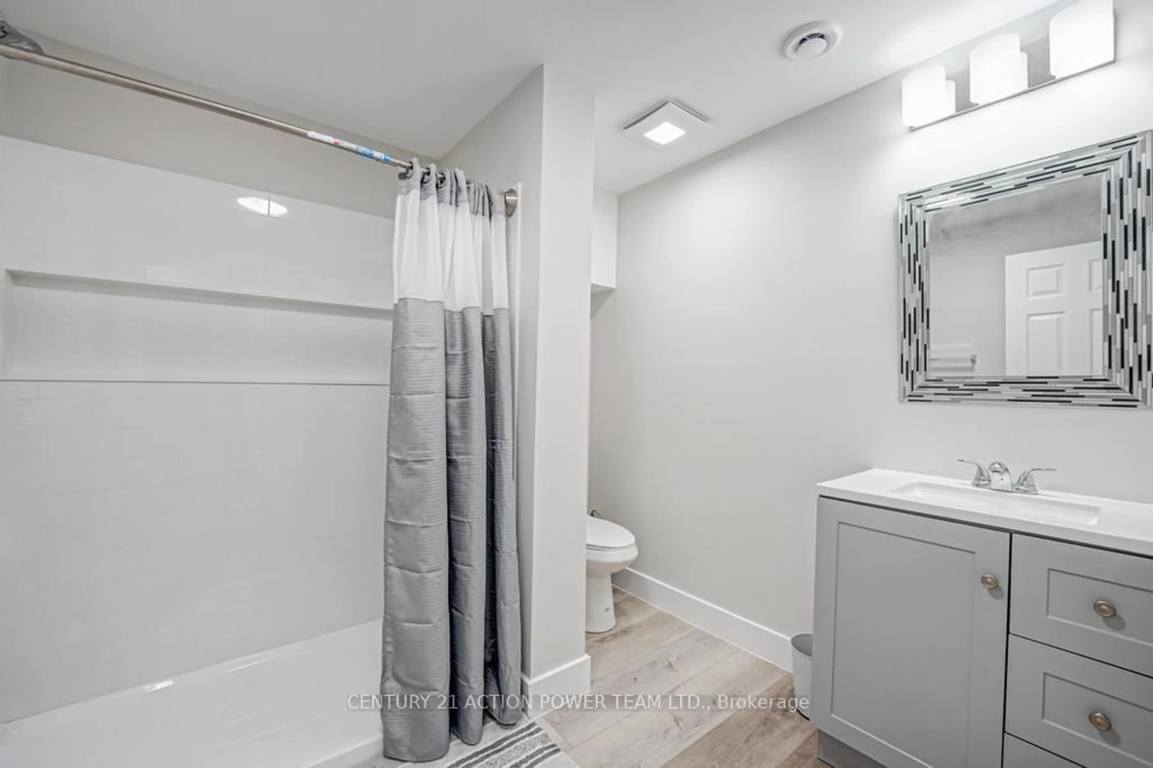 Standard bathroom, unknown for 1149 Parisien St #1149 and 1149 B, Ottawa Ontario K1B 3N3