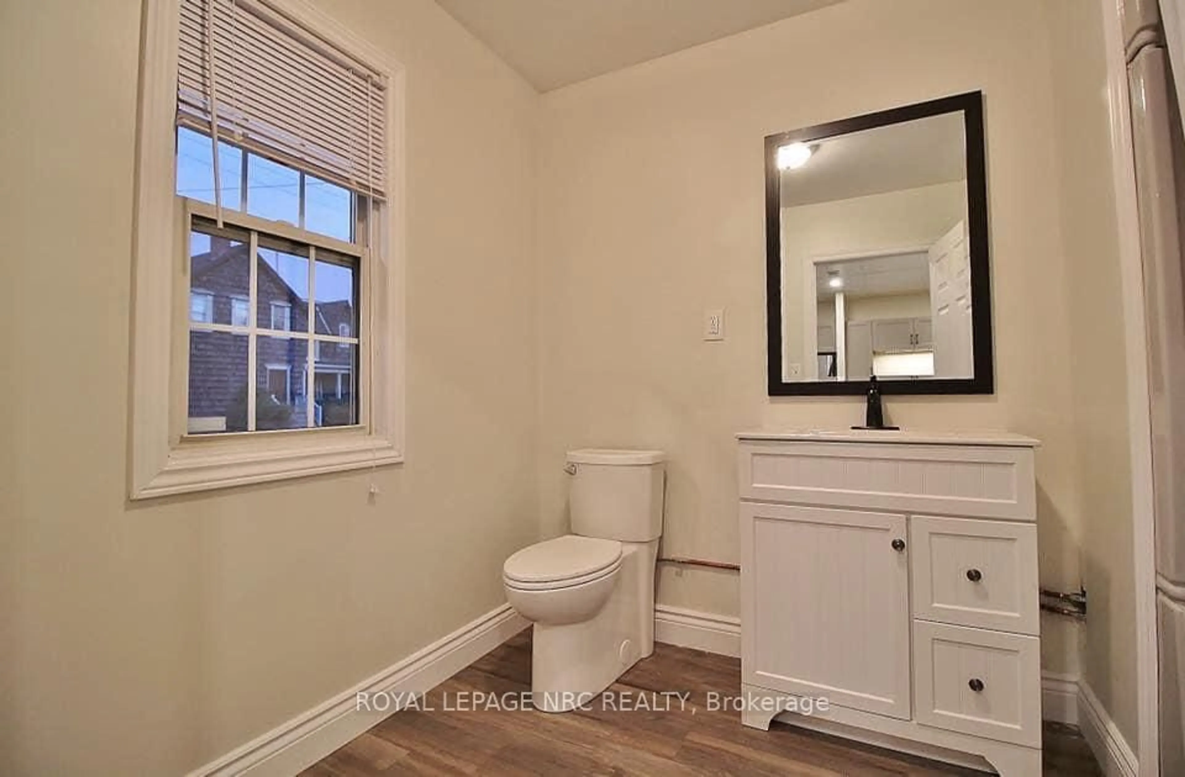 Standard bathroom, ceramic/tile floor for 608 King St, Port Colborne Ontario L3K 4H7