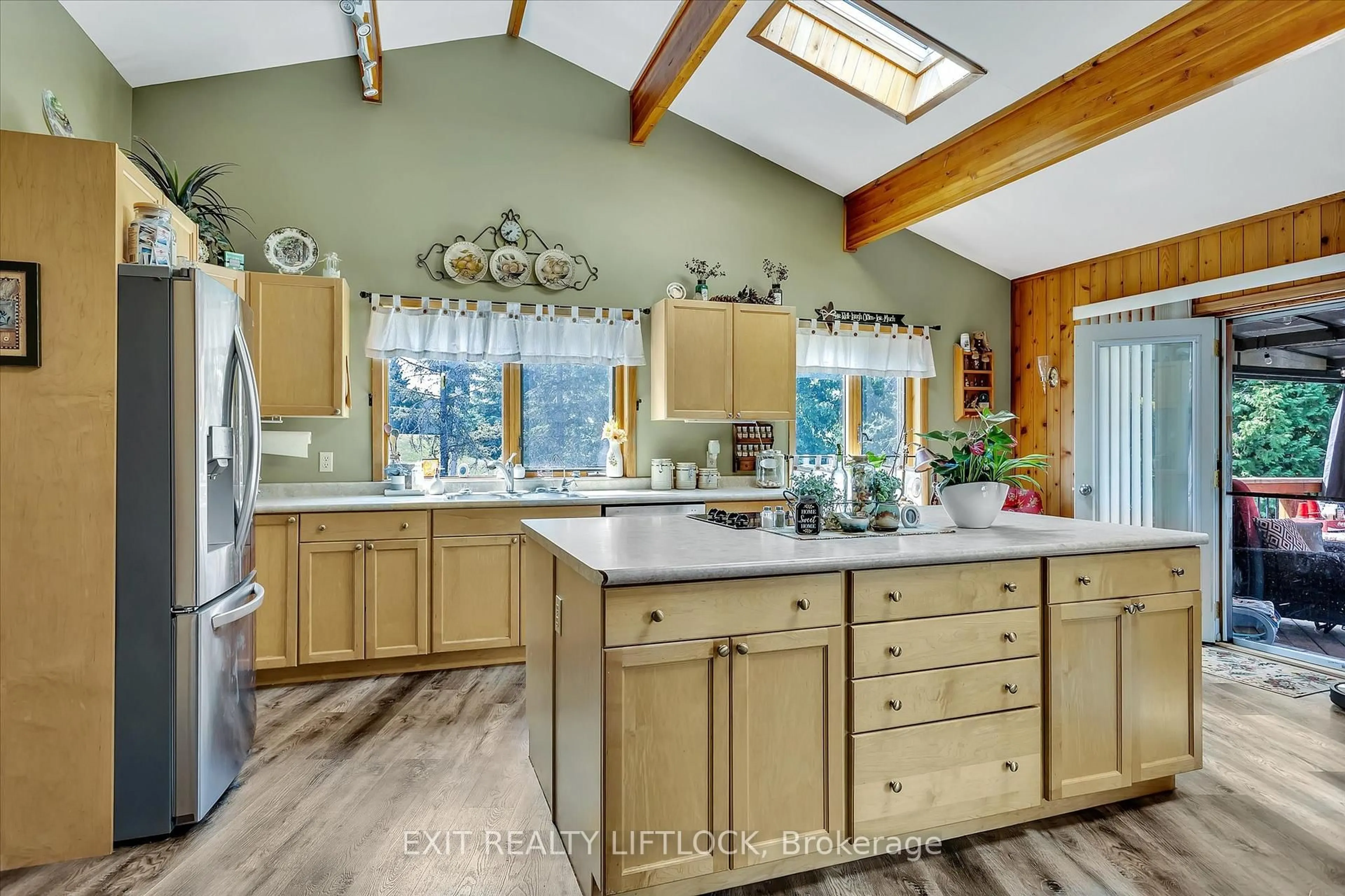 Open concept kitchen, ceramic/tile floor for 25 Balsam Rd, Kawartha Lakes Ontario K9V 4R6