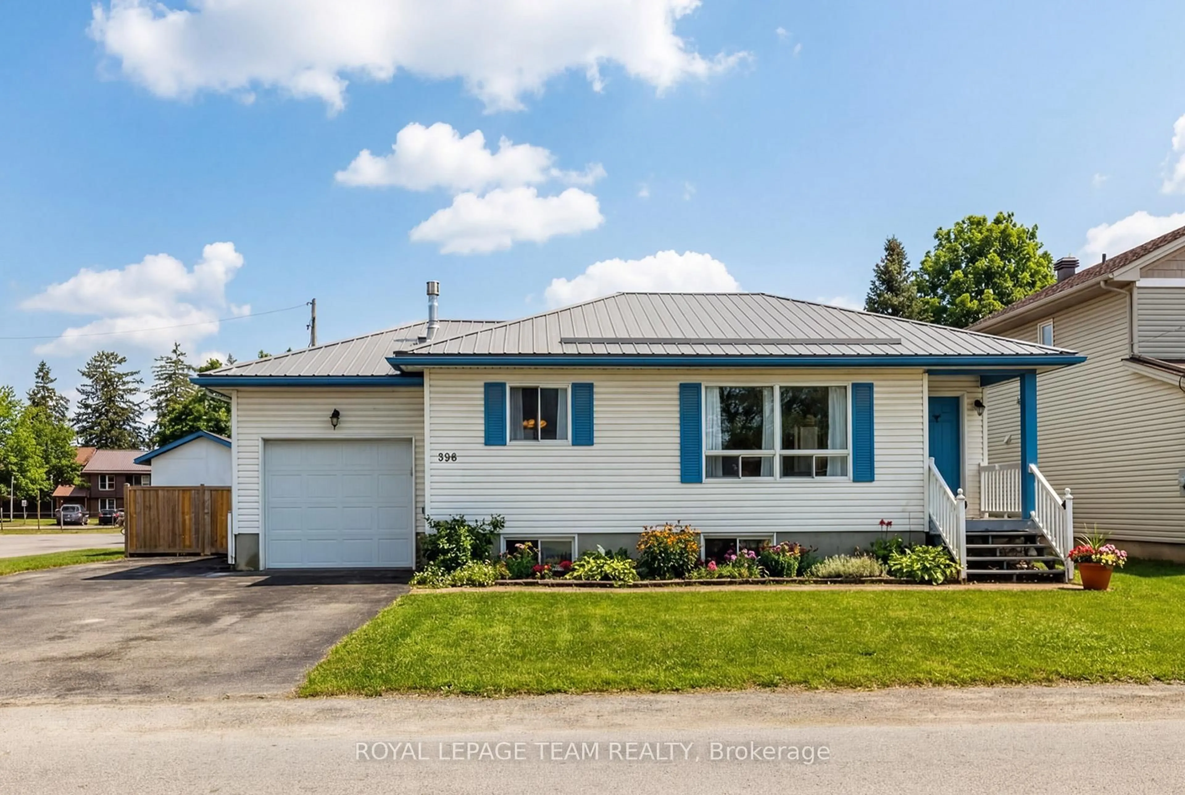 Home with vinyl exterior material, street for 528 George St, North Grenville Ontario K0G 1J0