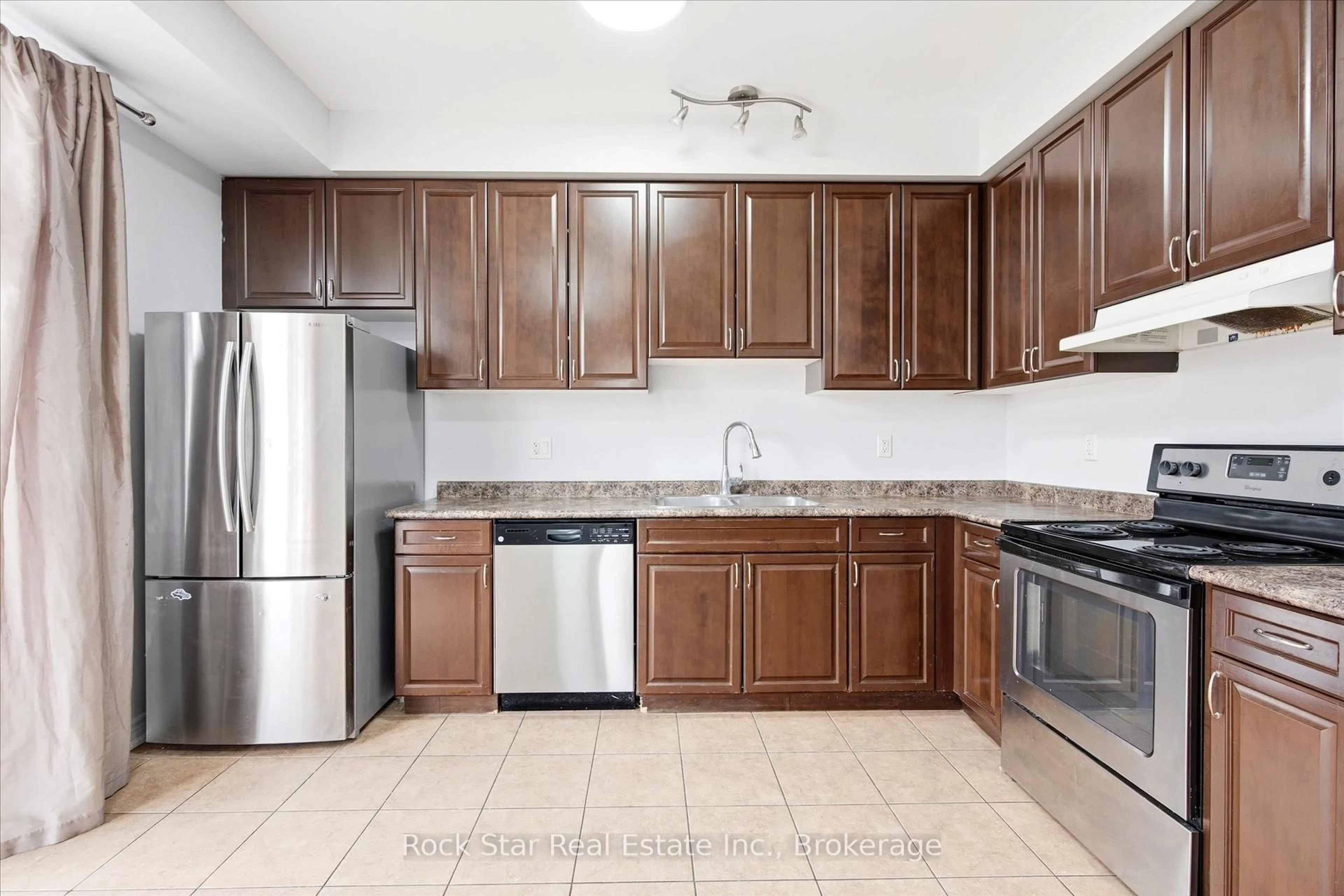 Standard kitchen, ceramic/tile floor for 342 Mill St #27, Kitchener Ontario N2M 2A5