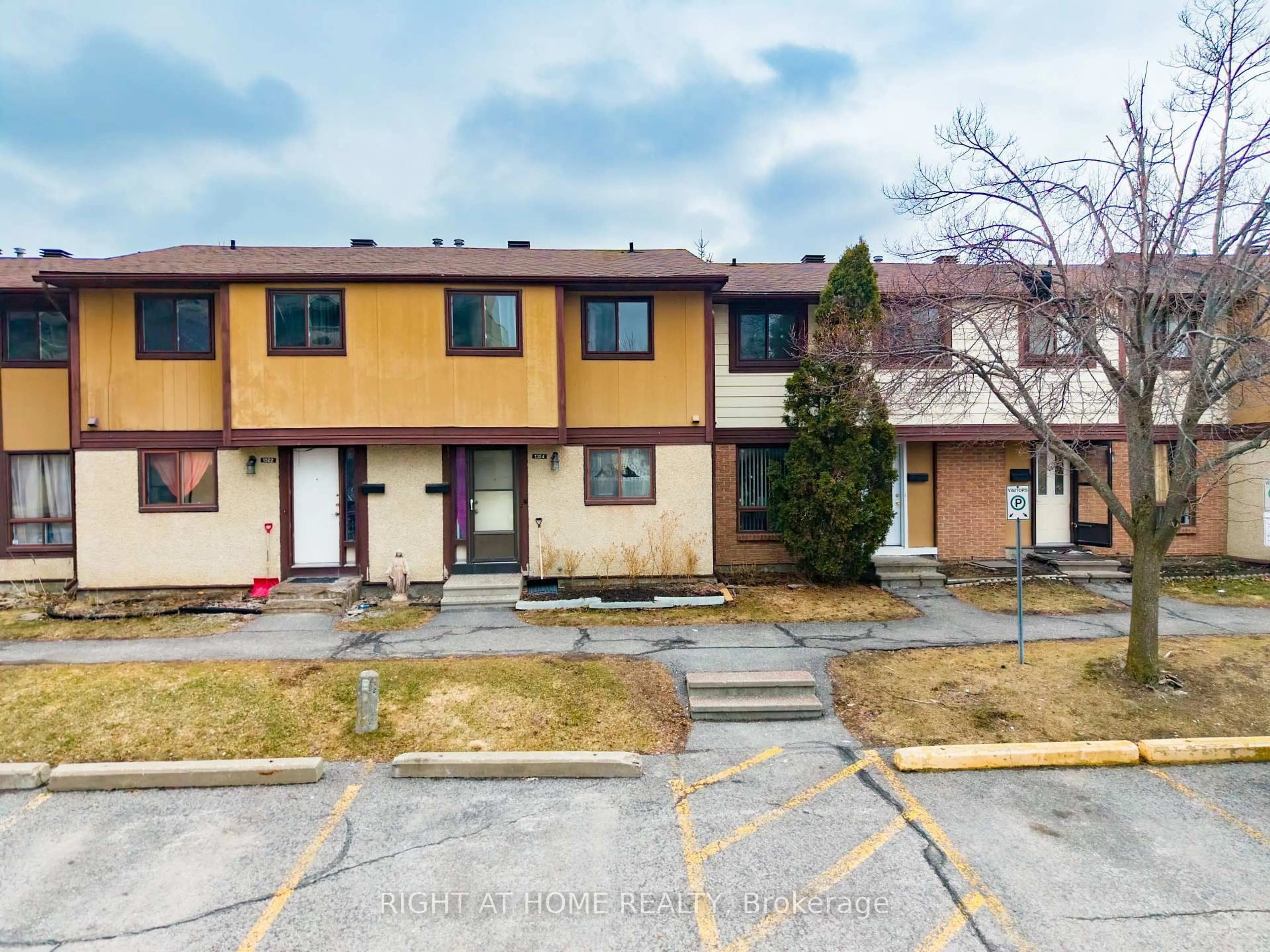 A pic from outside/outdoor area/front of a property/back of a property/a pic from drone, street for 1324 Belgate Way, Ottawa Ontario K1J 8P9
